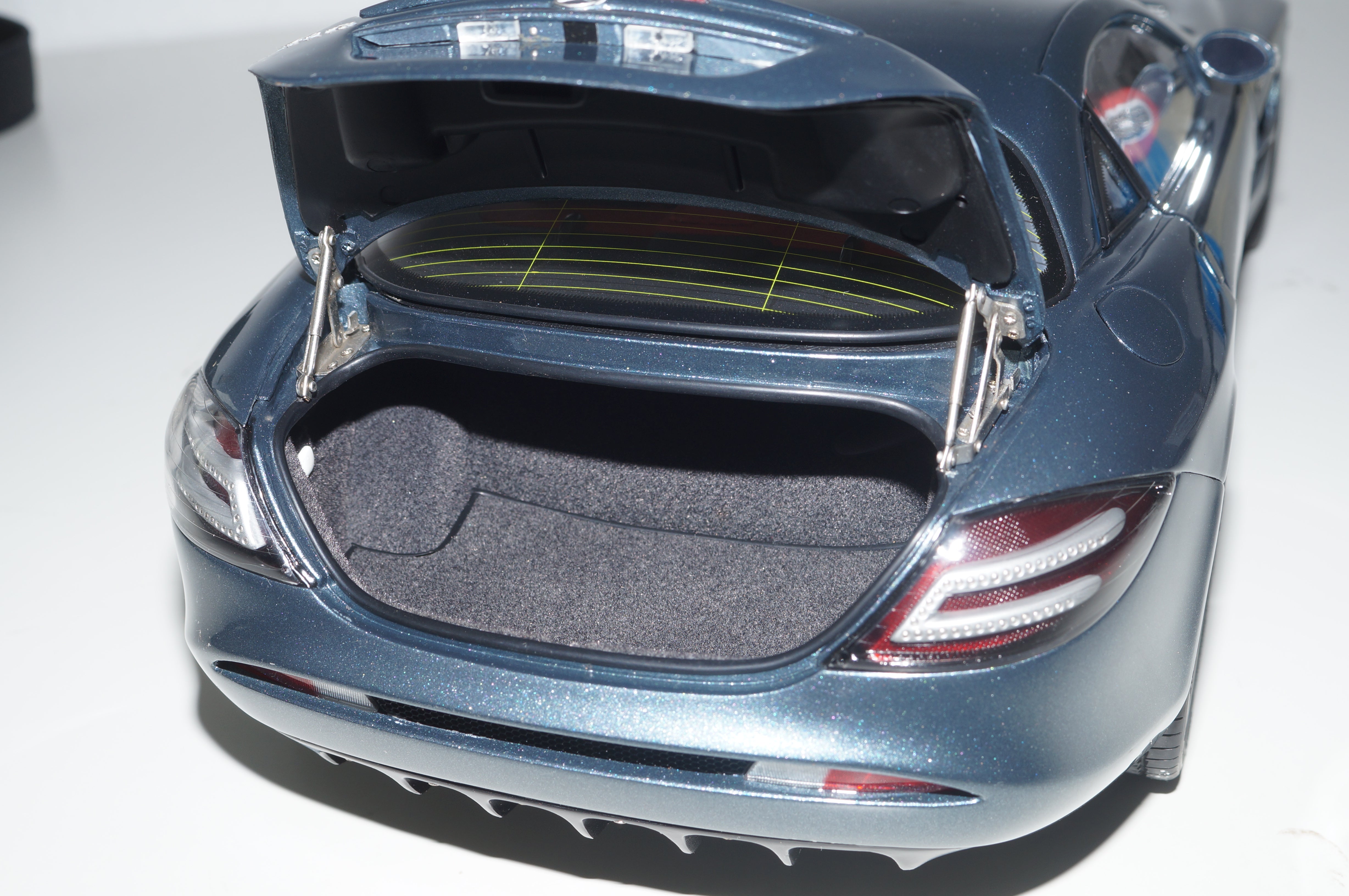 1/12 Mercedes-Benz SLR McLaren 2003 GRAU CMC C-006C