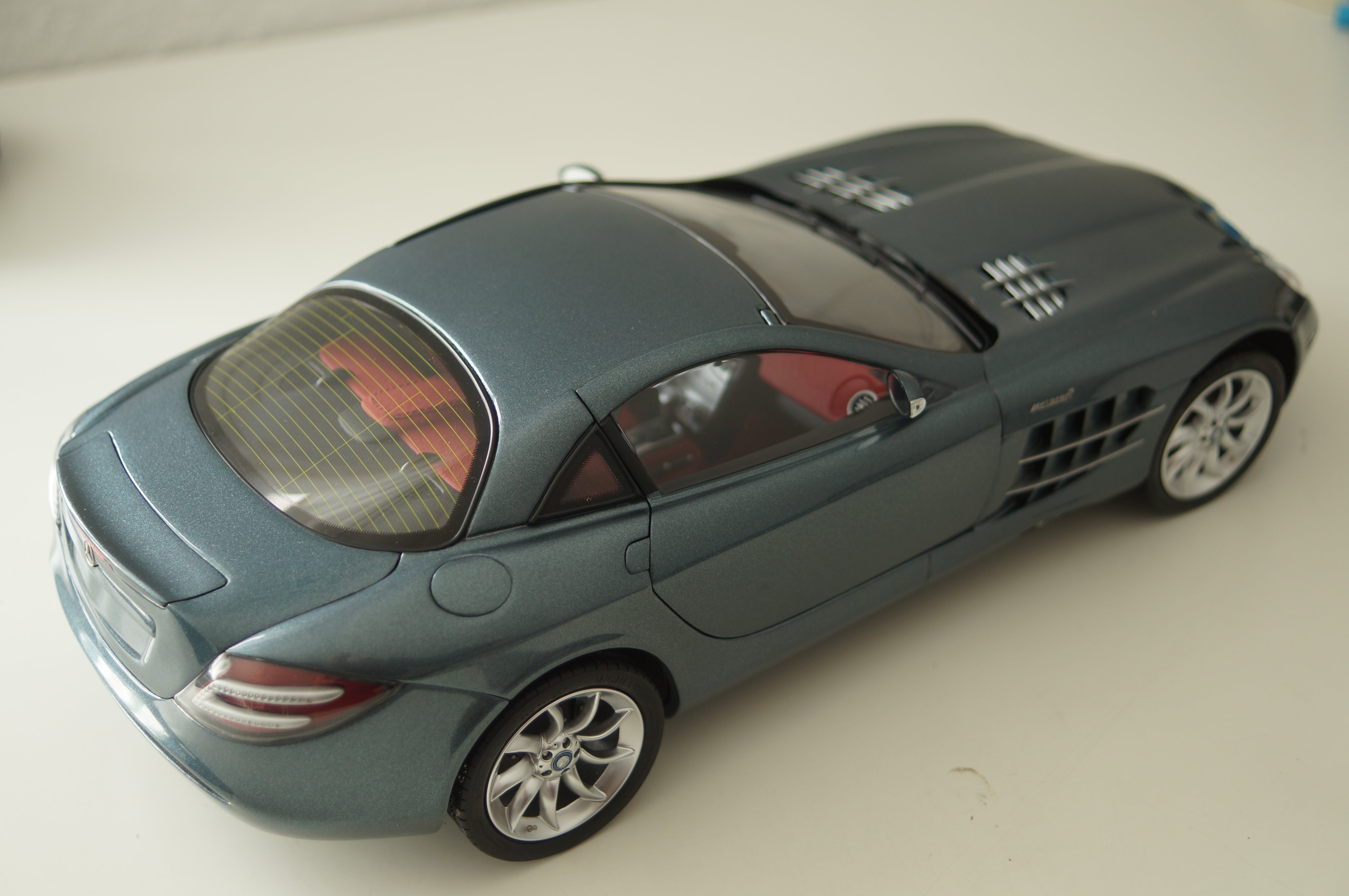 1/12 Mercedes-Benz SLR McLaren 2003 GRAU CMC C-006C