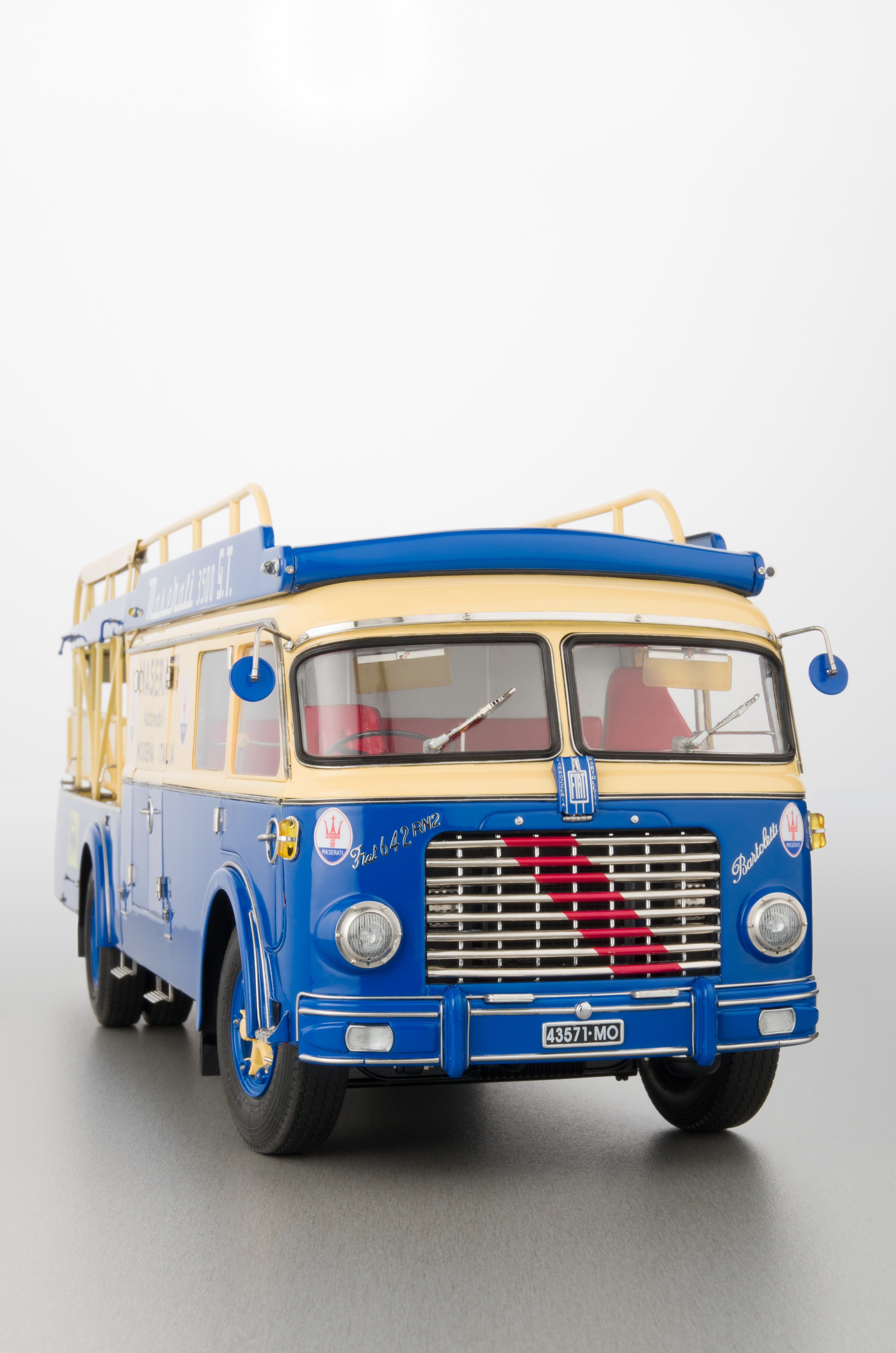 Maserati Renntransporter Fiat 642 RN2 Bartoletti CMC M-097