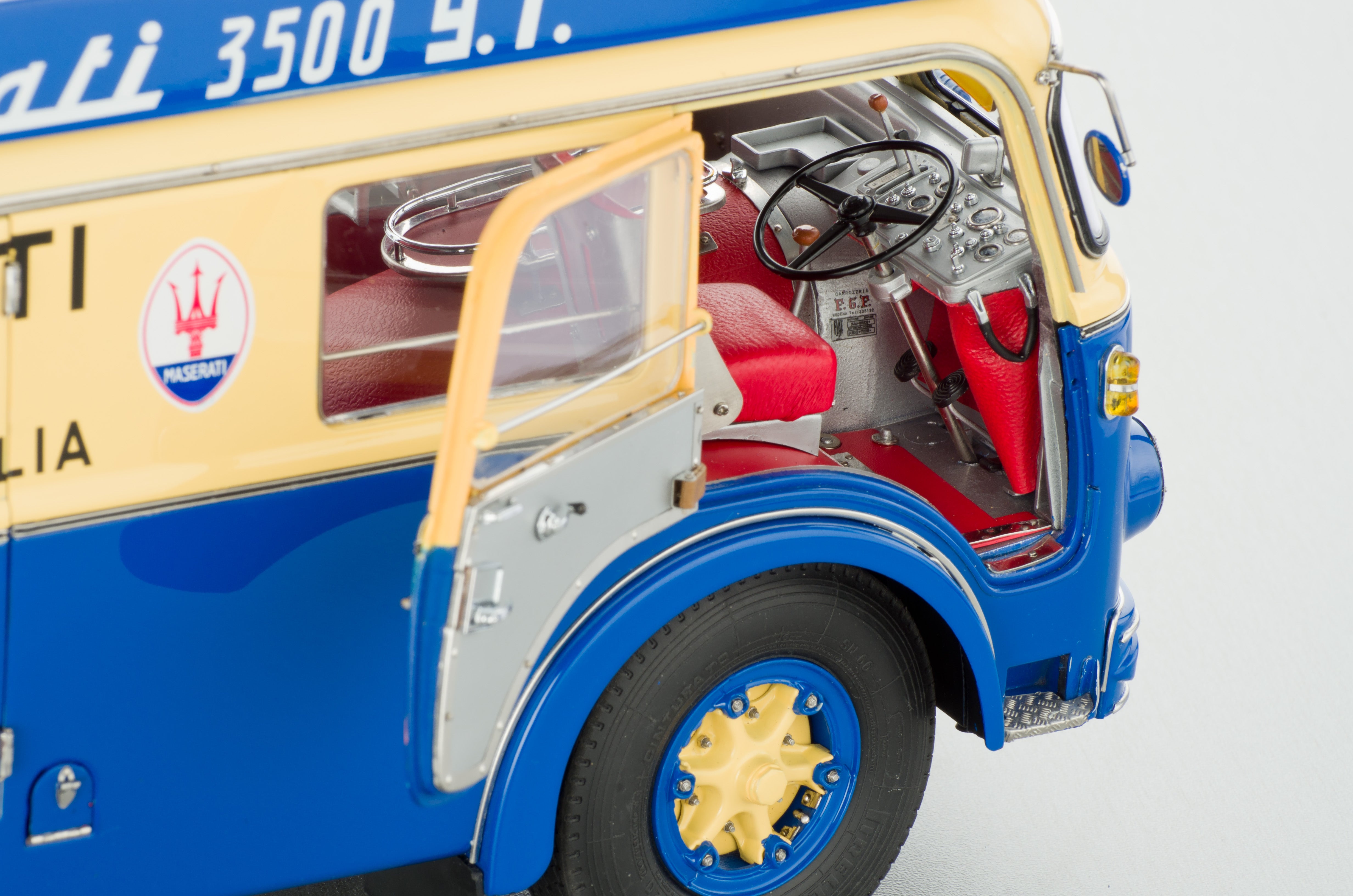 Maserati Renntransporter Fiat 642 RN2 Bartoletti CMC M-097