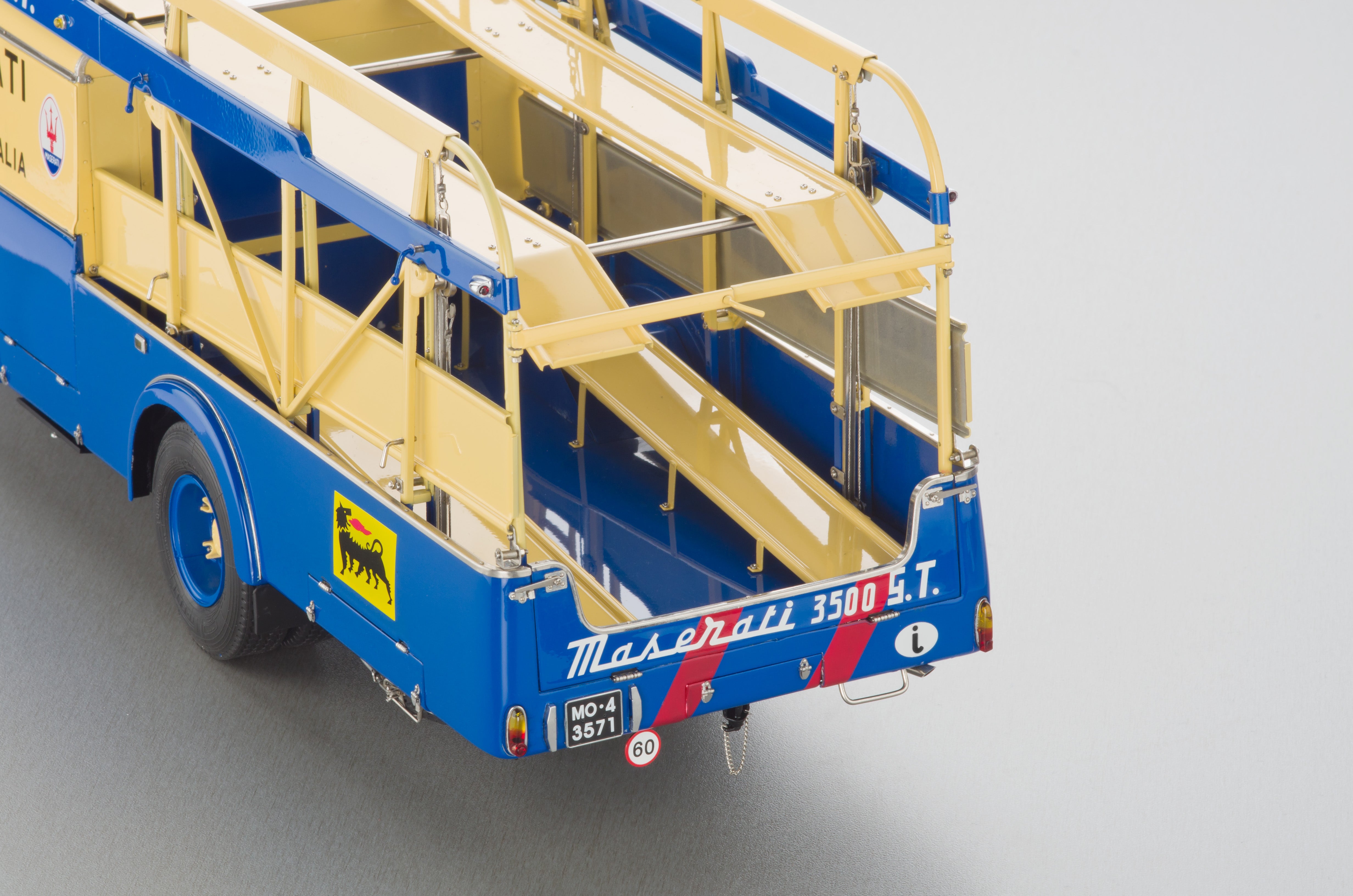 Maserati Renntransporter Fiat 642 RN2 Bartoletti CMC M-097
