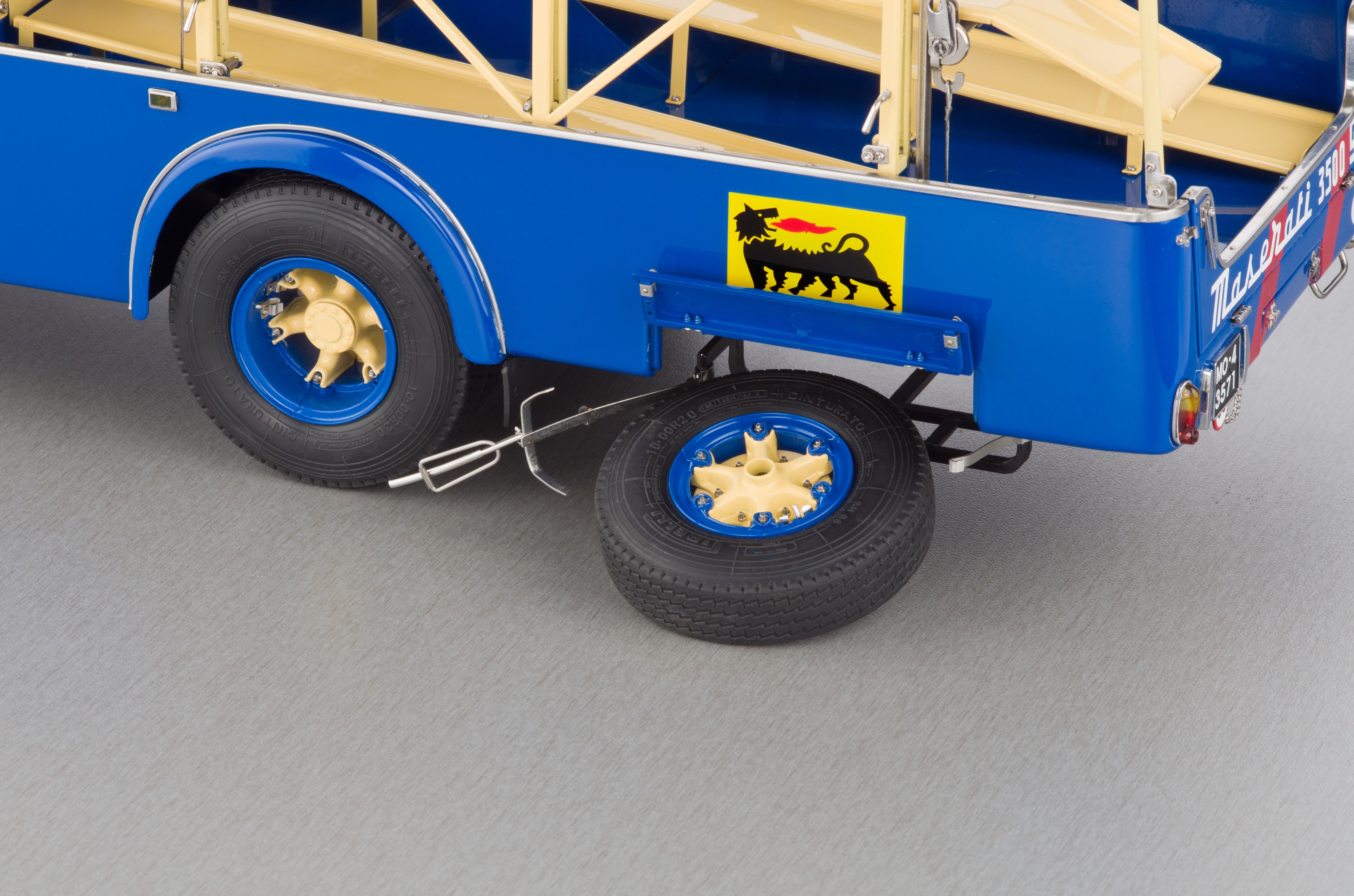 Maserati Renntransporter Fiat 642 RN2 Bartoletti CMC M-097