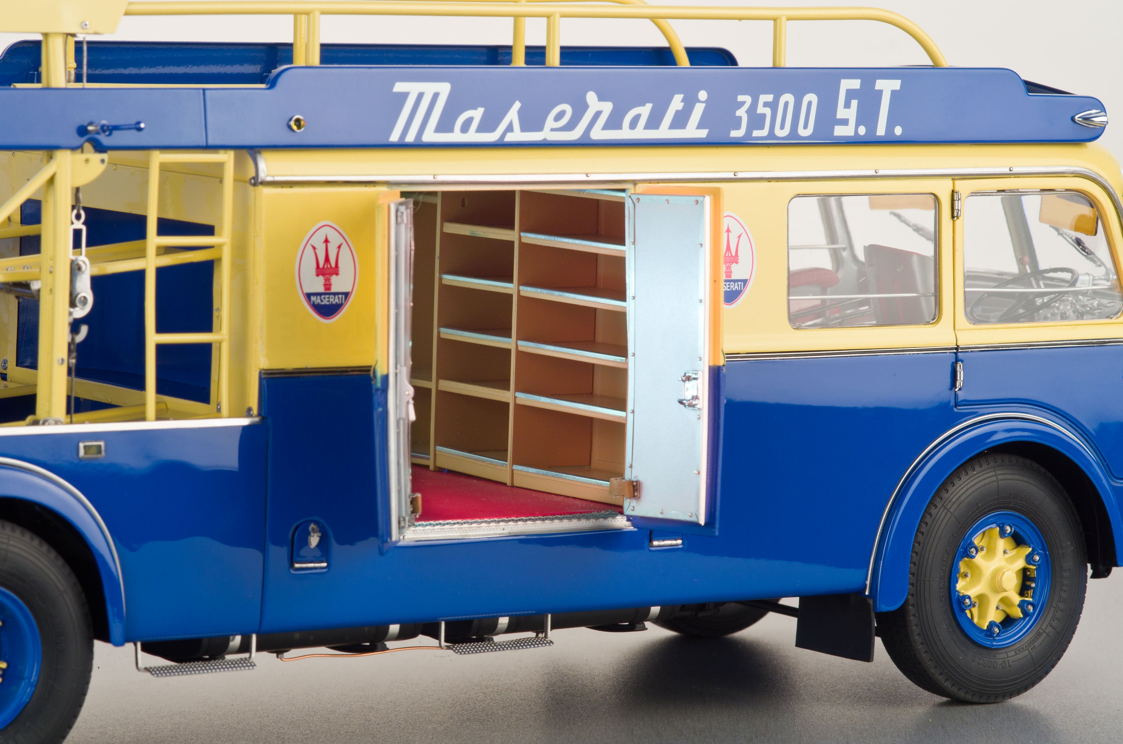 Maserati Renntransporter Fiat 642 RN2 Bartoletti CMC M-097