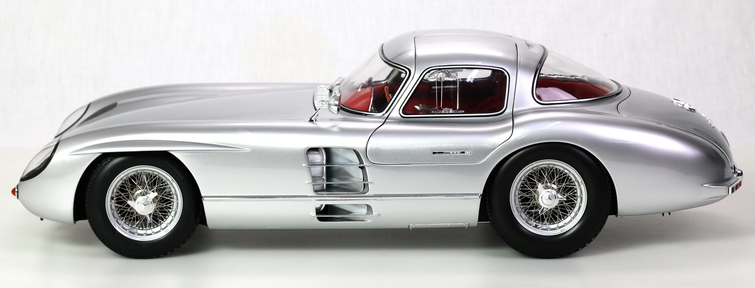1/8 LEGRAND MERCEDES-BENZ 300 SLR ''UHLENHAUT COUPÉ'' Bausatz 'Der Rote' / Kit RED LE105
