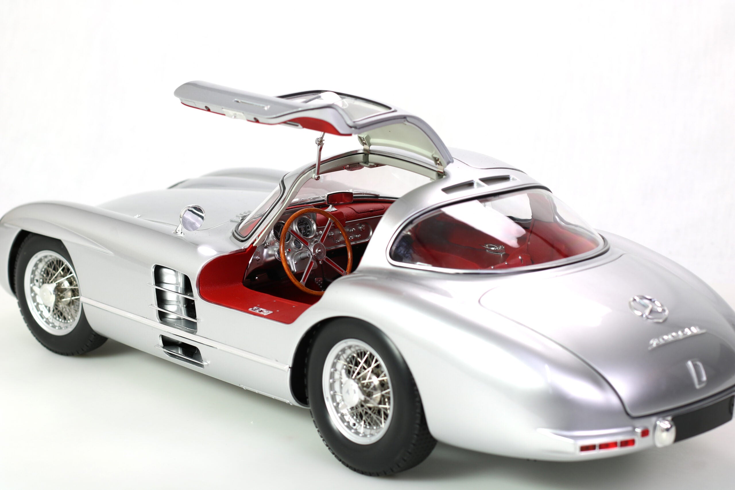 1/8 LEGRAND MERCEDES-BENZ 300 SLR ''UHLENHAUT COUPÉ'' Bausatz 'Der Rote' / Kit RED LE105