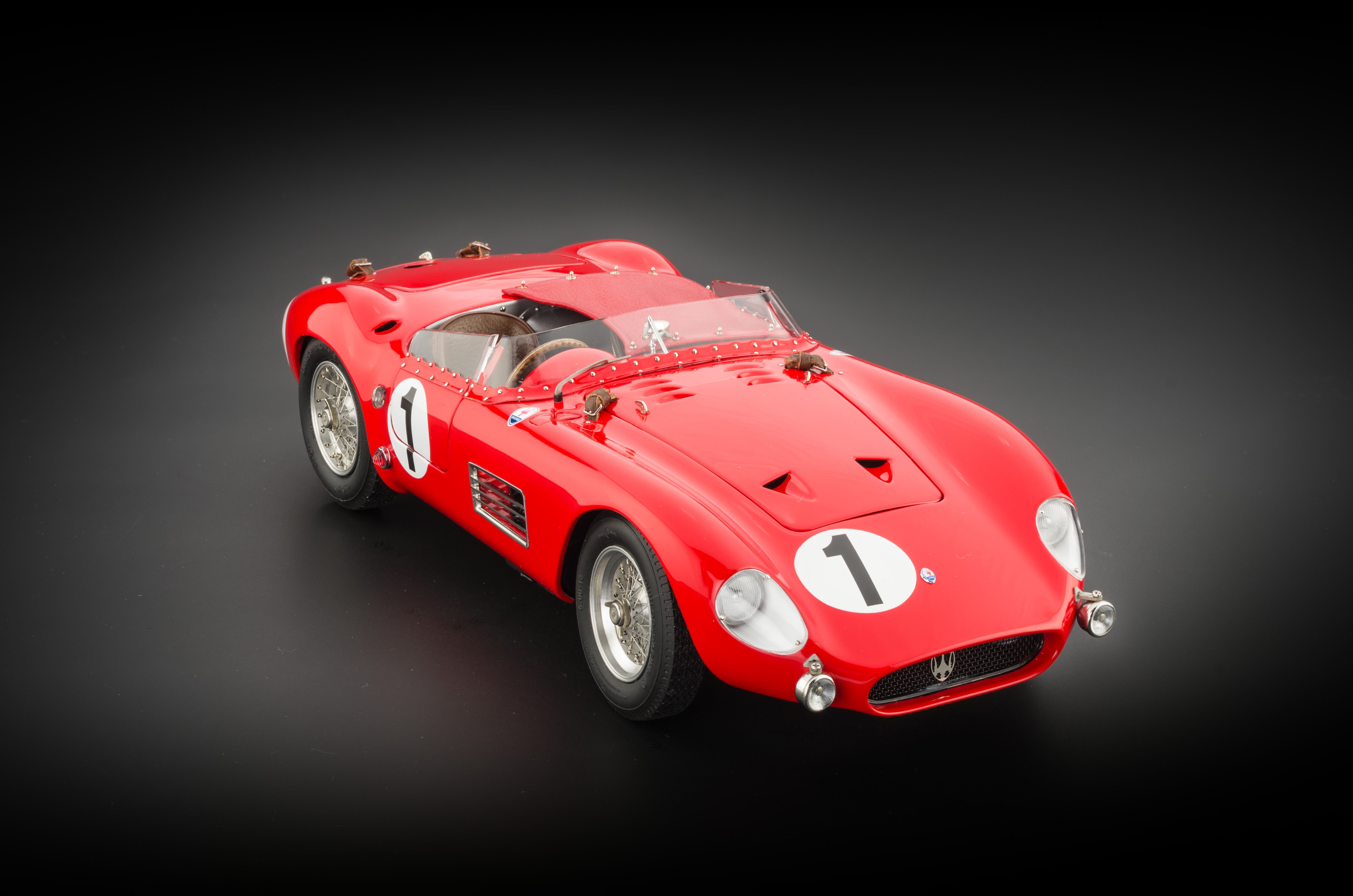 1/18 Maserati 300S #1 24H Le Mans 1958 0683/3000 CMC M-108 -pre-owned