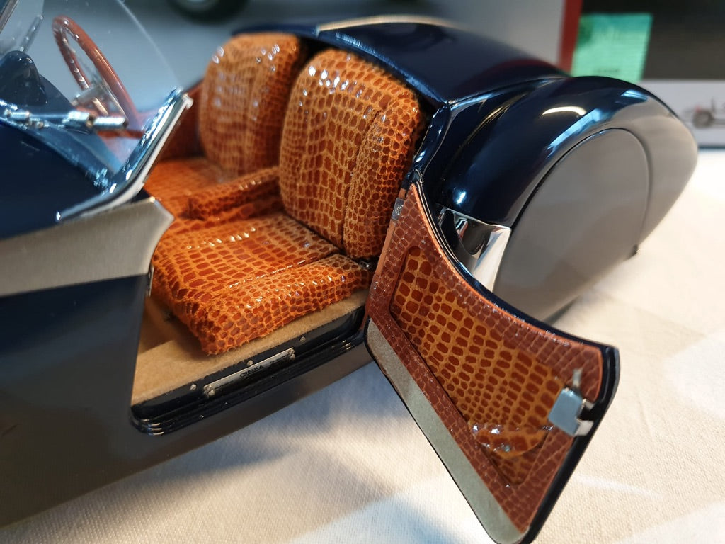 Bugatti 57 SC Corsica Award Winning Version CMC M-136 Limited Edition 3000 Stück