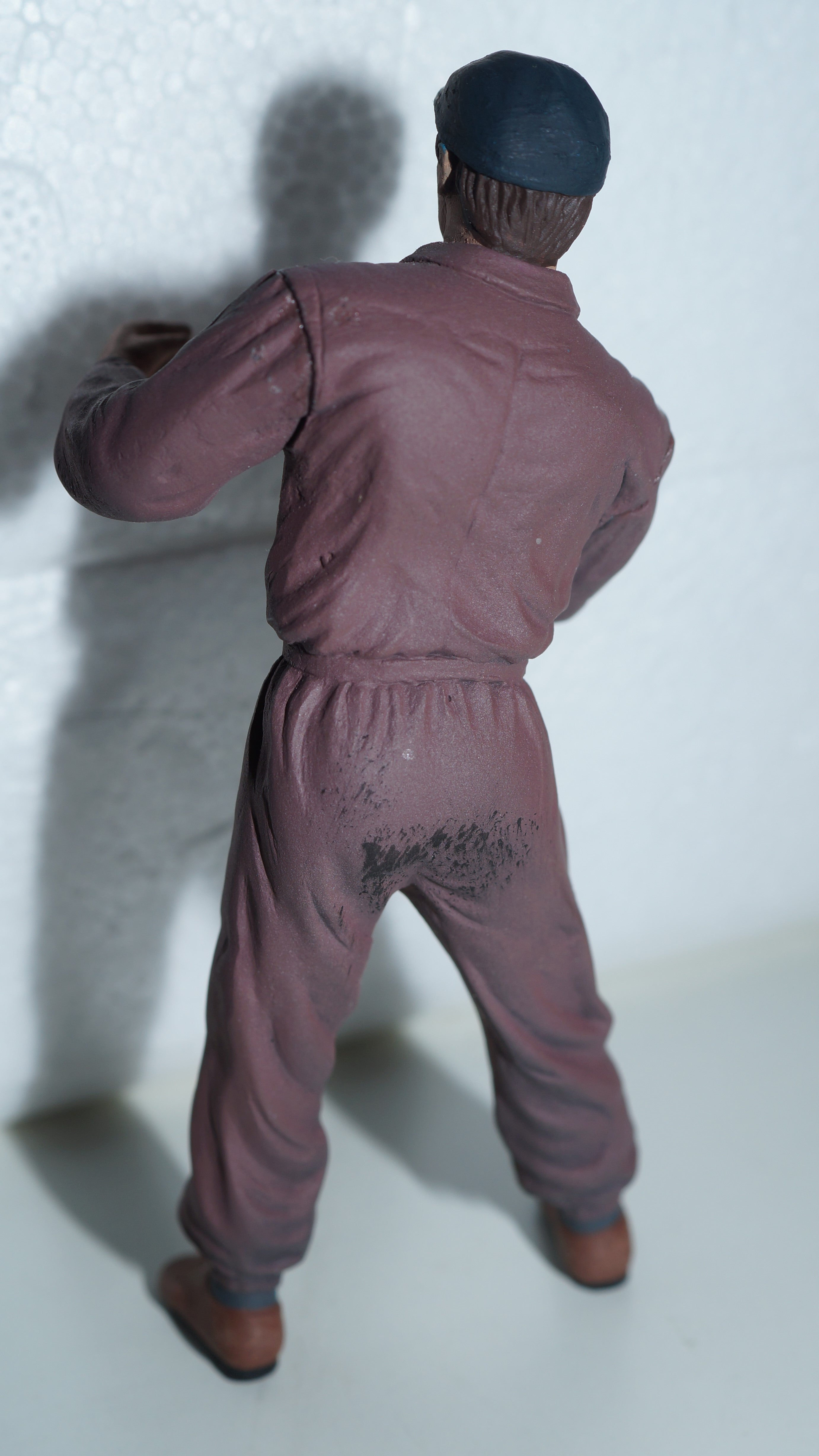 1/18 Boxencrew Ferrari BRAUNE OVERALLS von SF Scale Figures - Handarbeit-