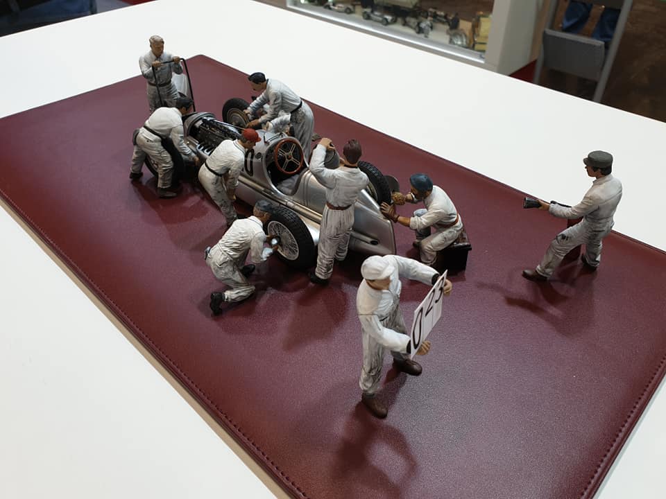 1/18 Mercedes pit crew WHITE OVERALLS by SF Scale Figures - Handcrafted -
