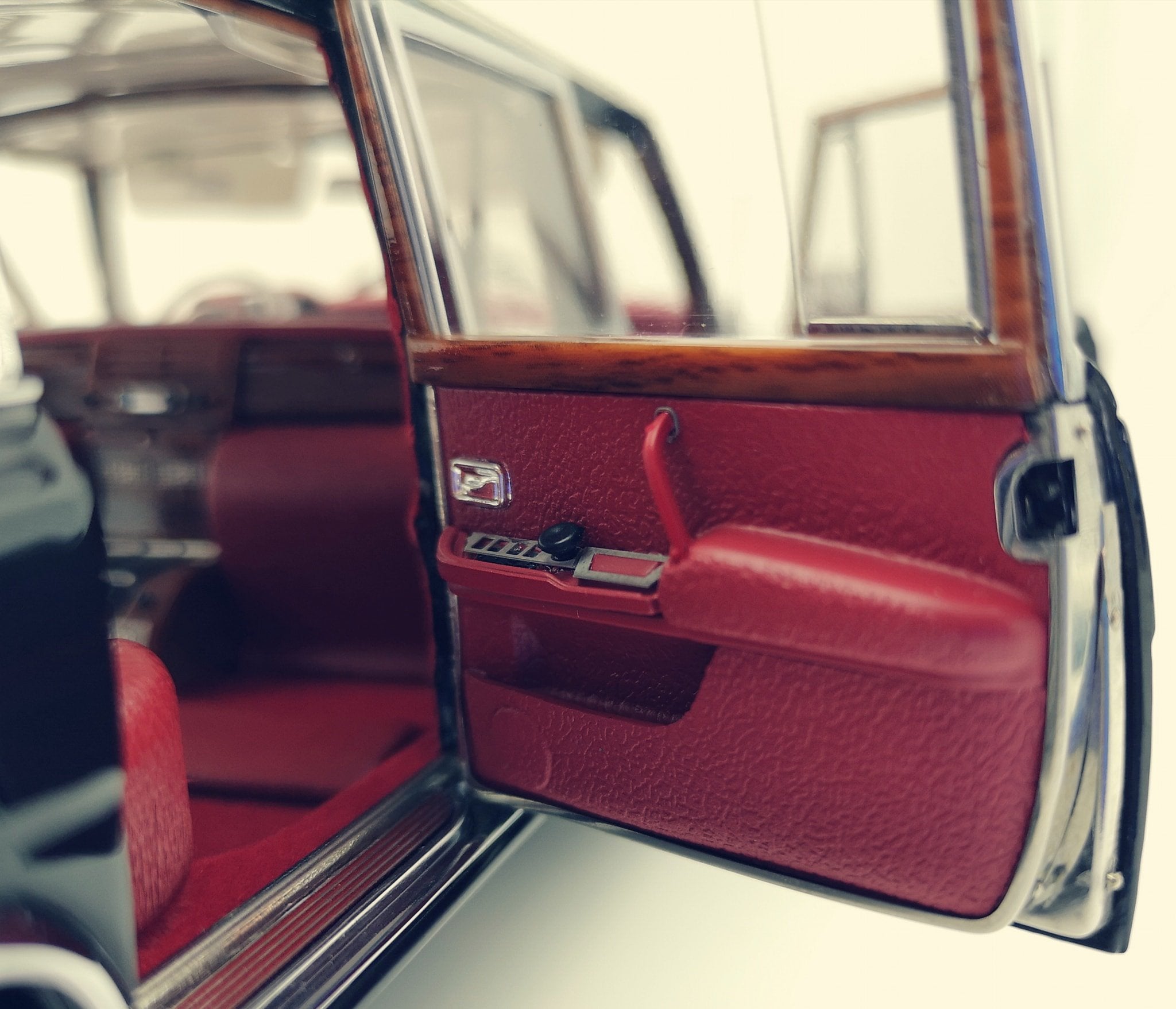 Mercedes-Benz (W100) 6-door Pullmann CMC M-200