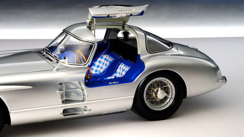 1/8 LEGRAND MERCEDES-BENZ 300 SLR ''UHLENHAUT COUPÉ'' Bausatz/Kit LE102
