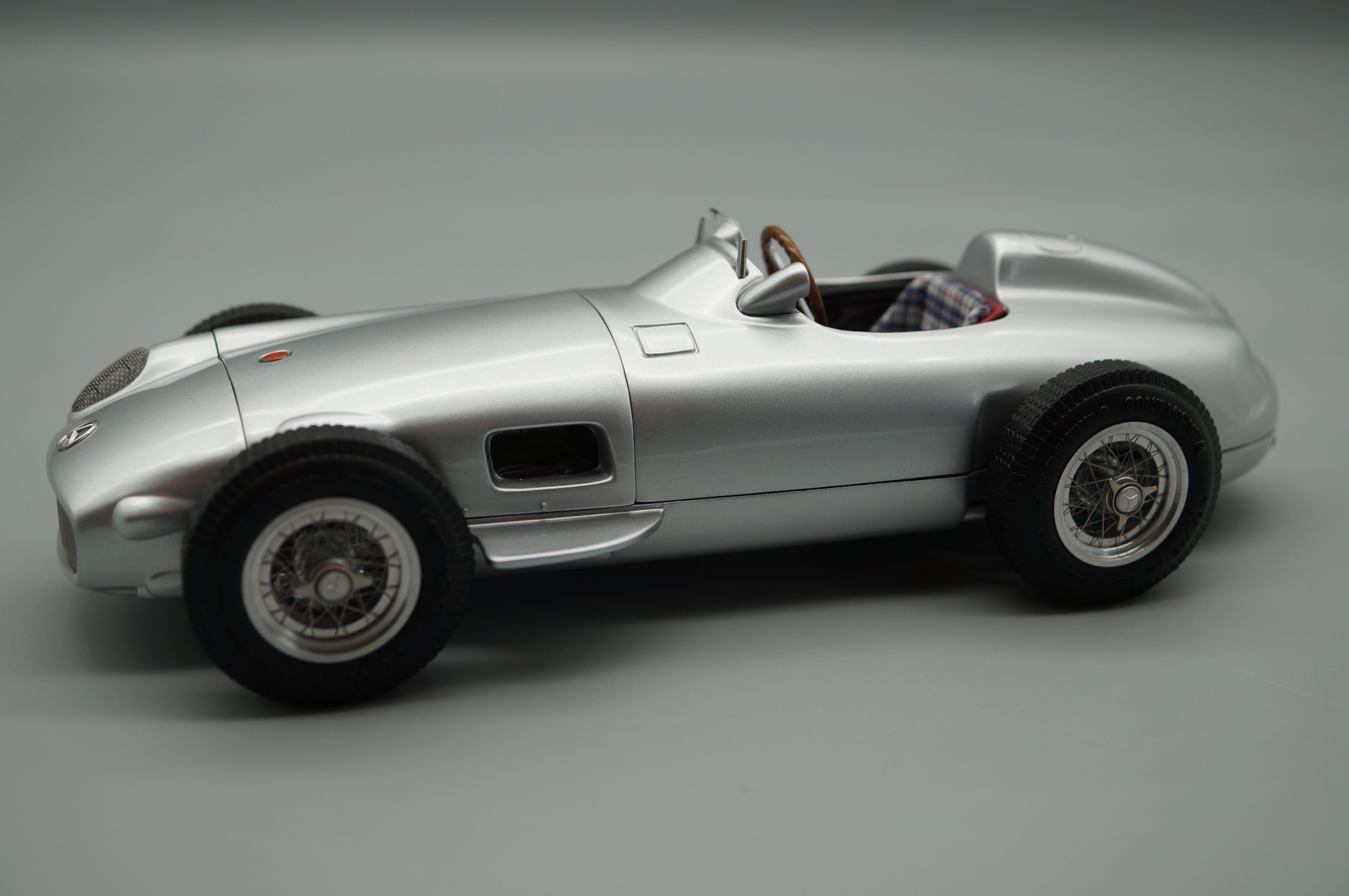 1/18 Mercedes-Benz W196 Monoposto CMC M-006 -pre-owned- AA496