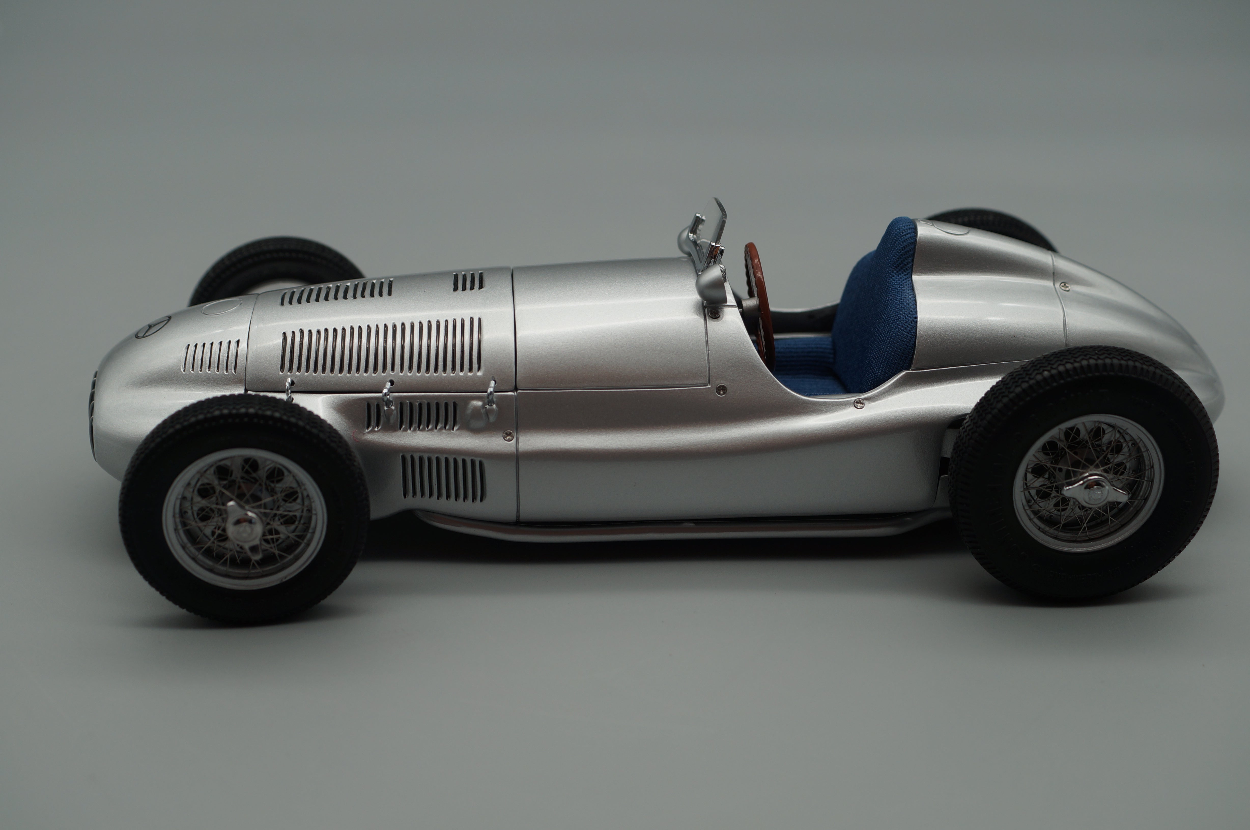 1/18 Mercedes-Benz W165 Sieger von Tripolis 1939 CMC M-018 -pre-owned- AA499