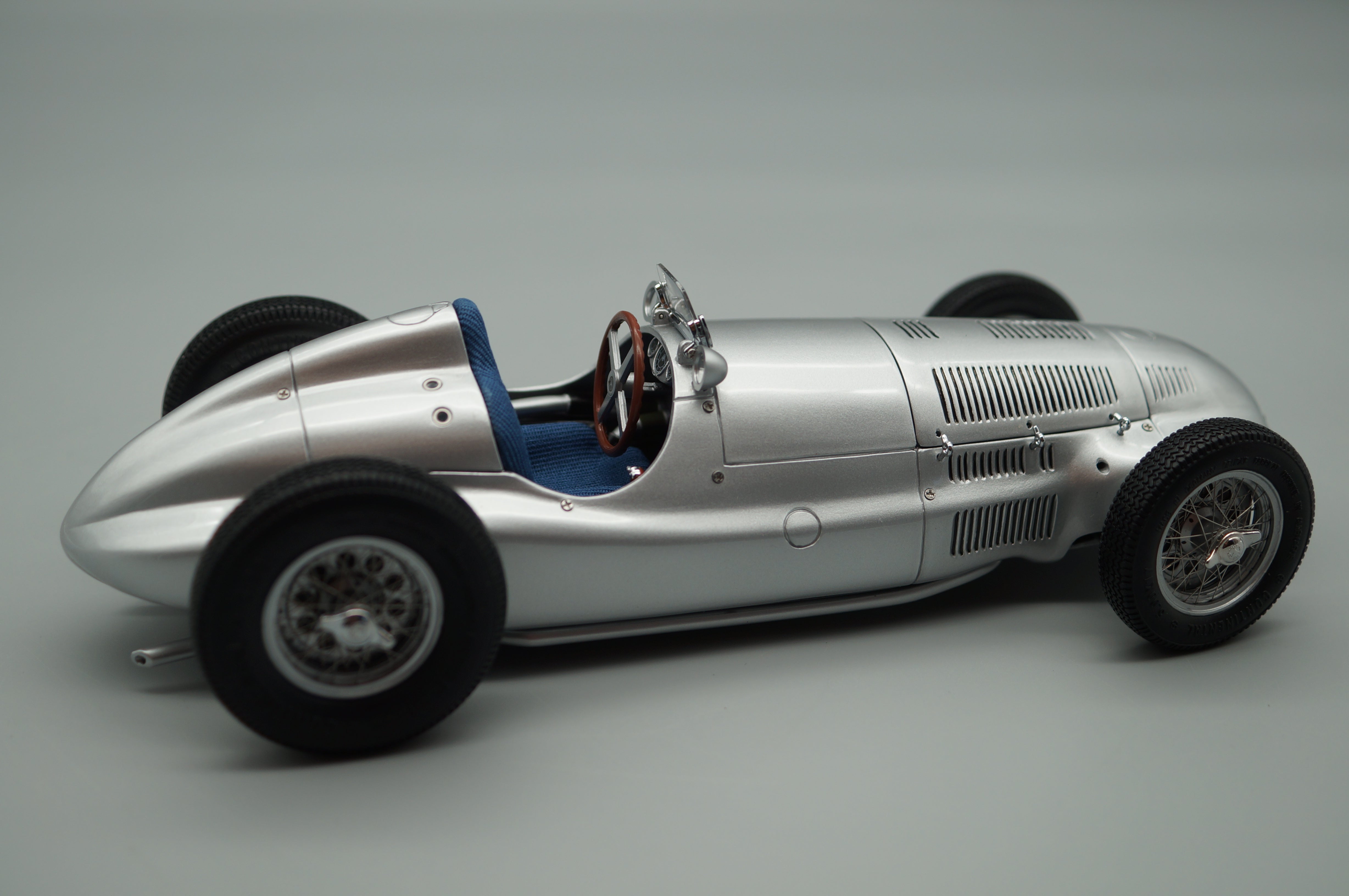1/18 Mercedes-Benz W165 Sieger von Tripolis 1939 CMC M-018 -pre-owned- AA499