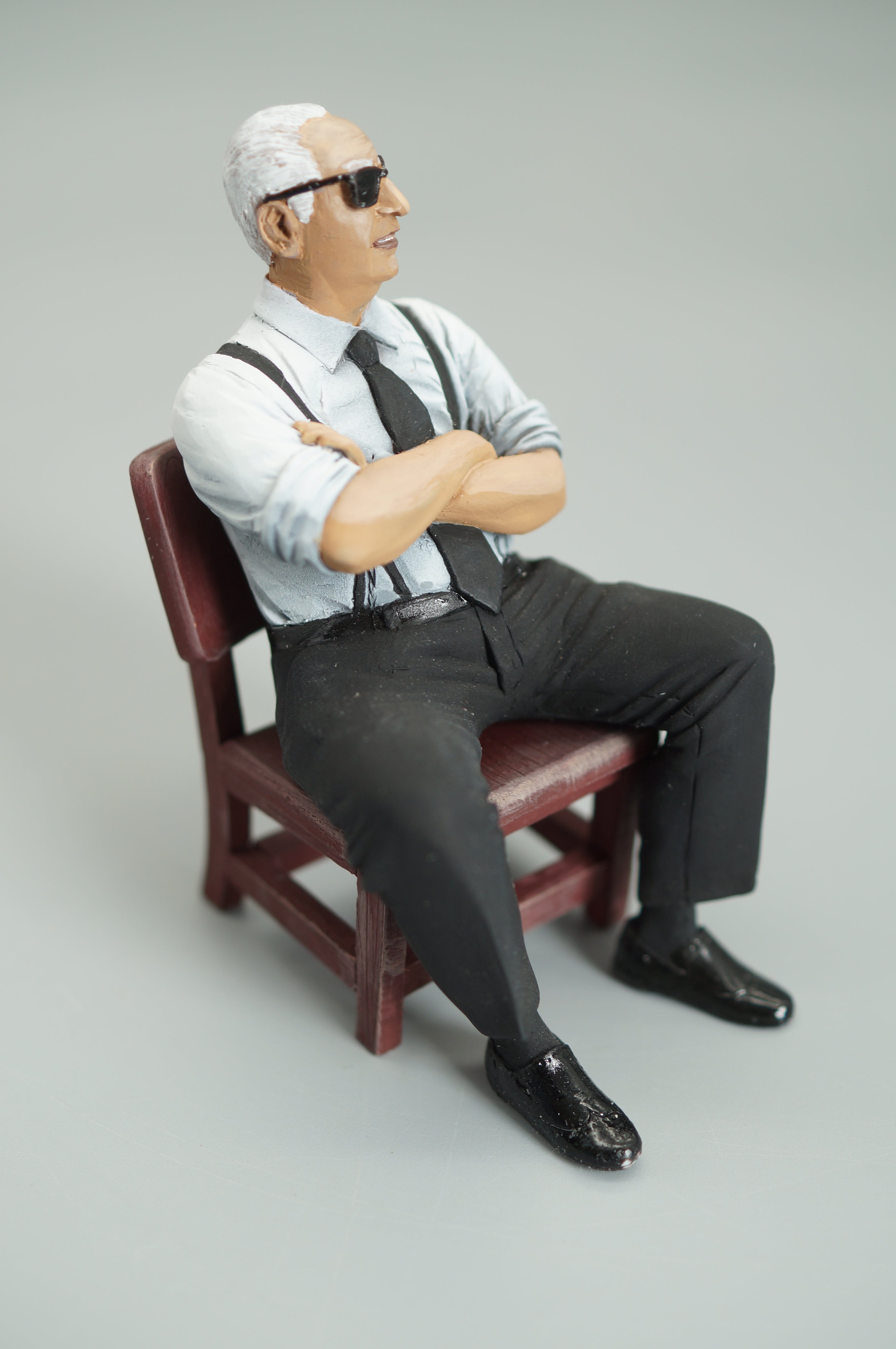1/18 Enzo Ferrari sitting von SF Scale Figures #33/60 - Handarbeit - pre-owned