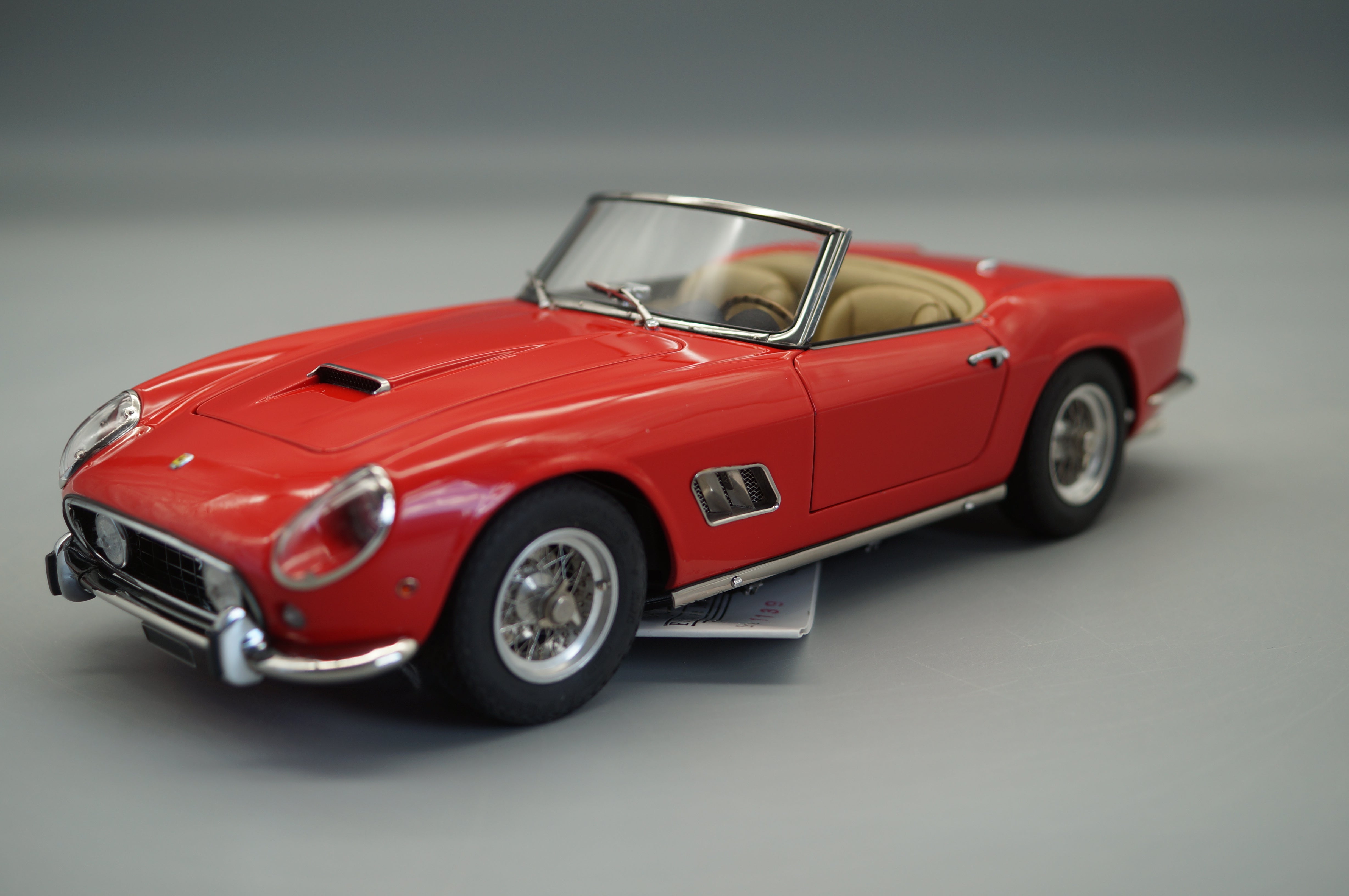 1/18 Ferrari 250 SWB Spyder California 1961 rot #1139 CMC M-091 -pre-owned FH302