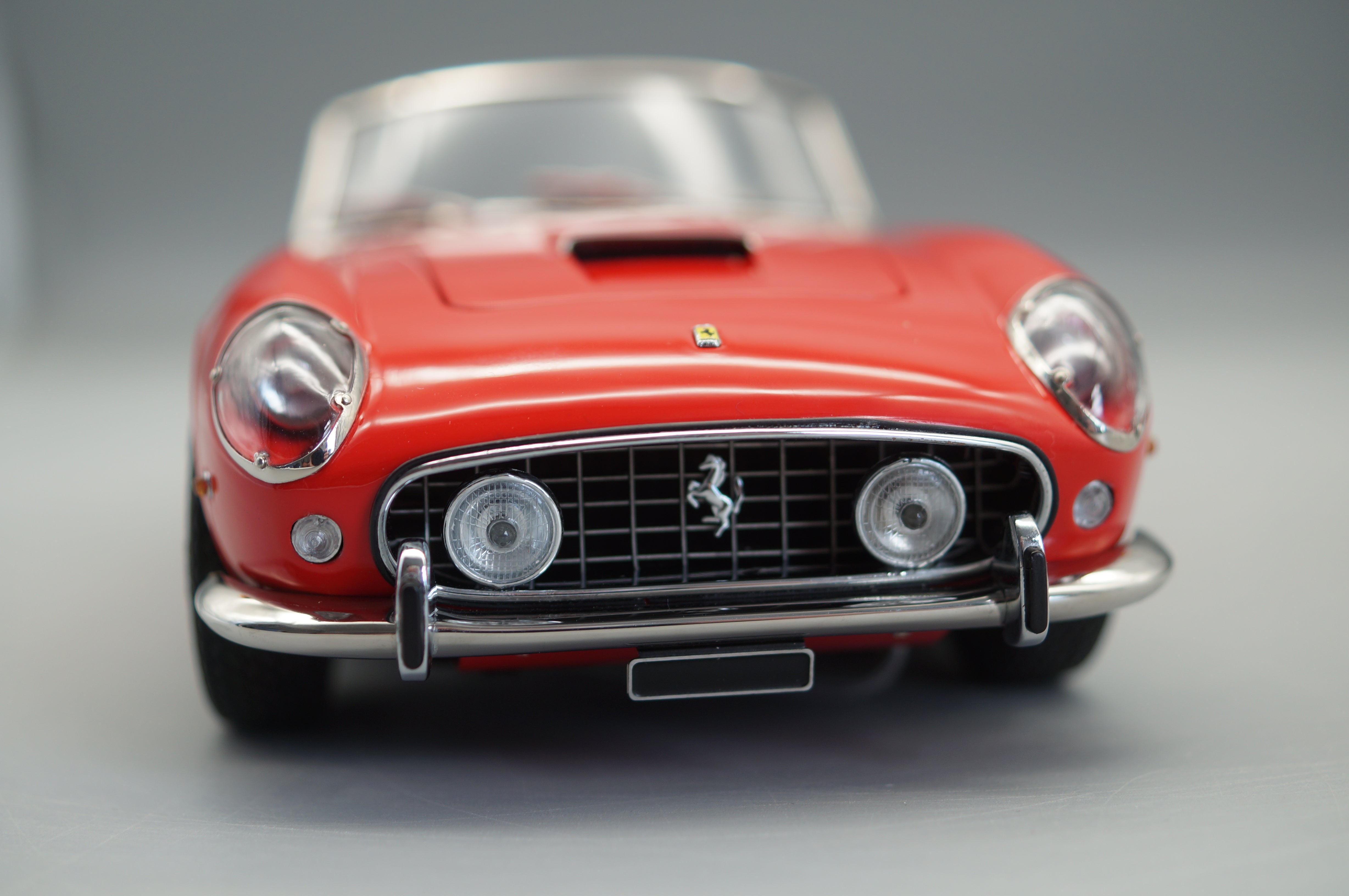 1/18 Ferrari 250 SWB Spyder California 1961 rot #1139 CMC M-091 -pre-owned FH302