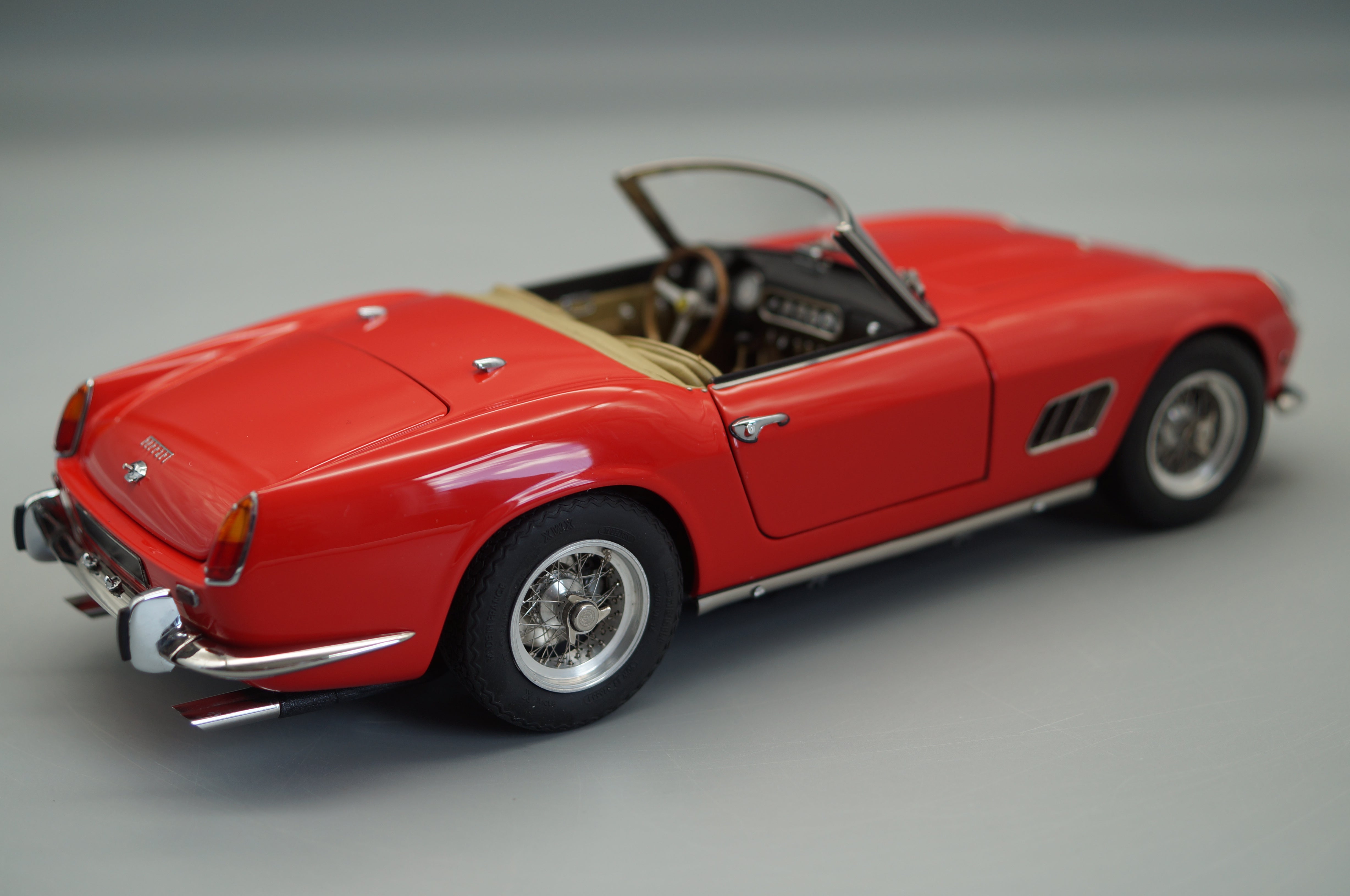 1/18 Ferrari 250 SWB Spyder California 1961 rot #1139 CMC M-091 -pre-owned FH302