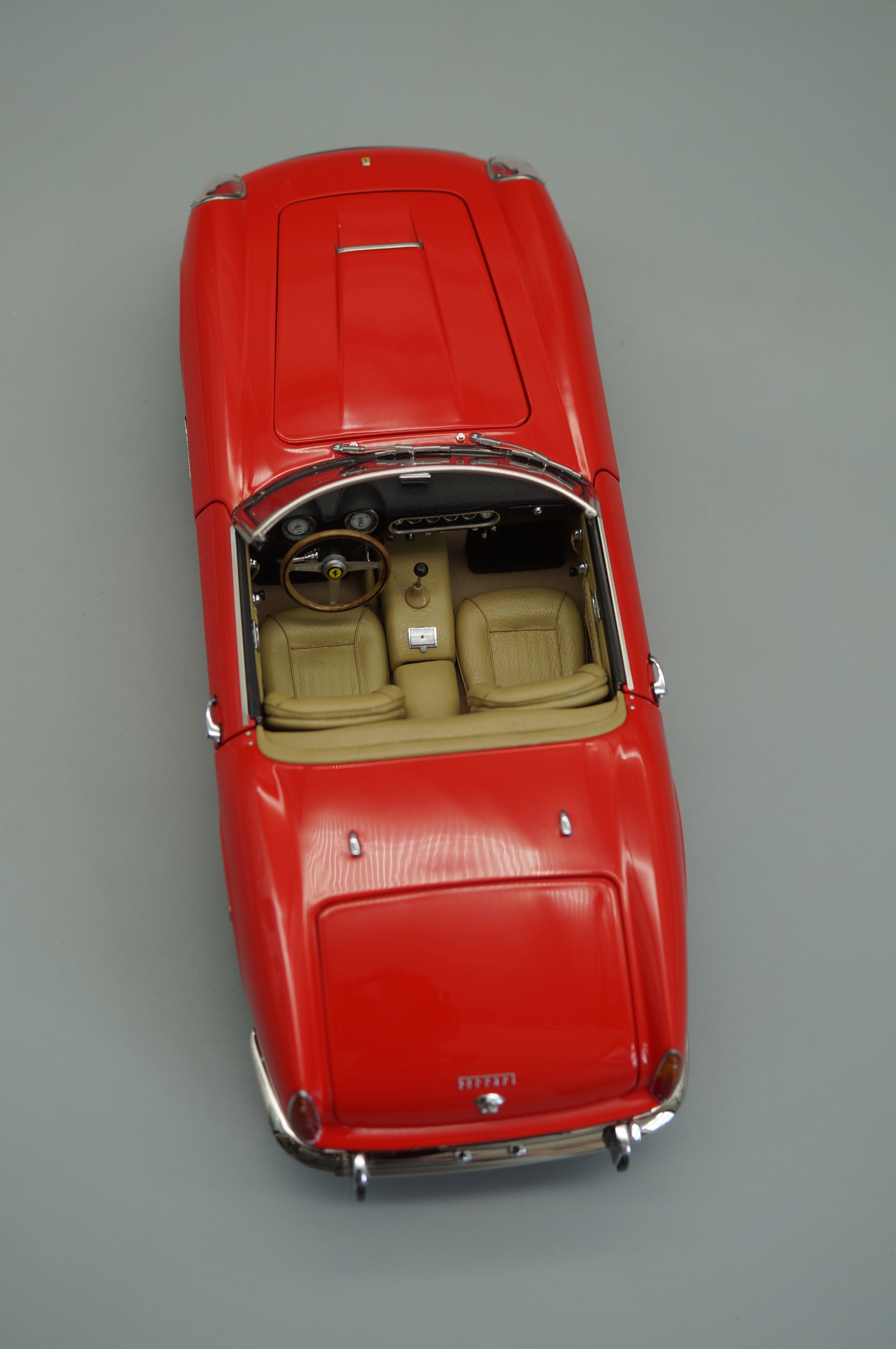 1/18 Ferrari 250 SWB Spyder California 1961 rot #1139 CMC M-091 -pre-owned FH302