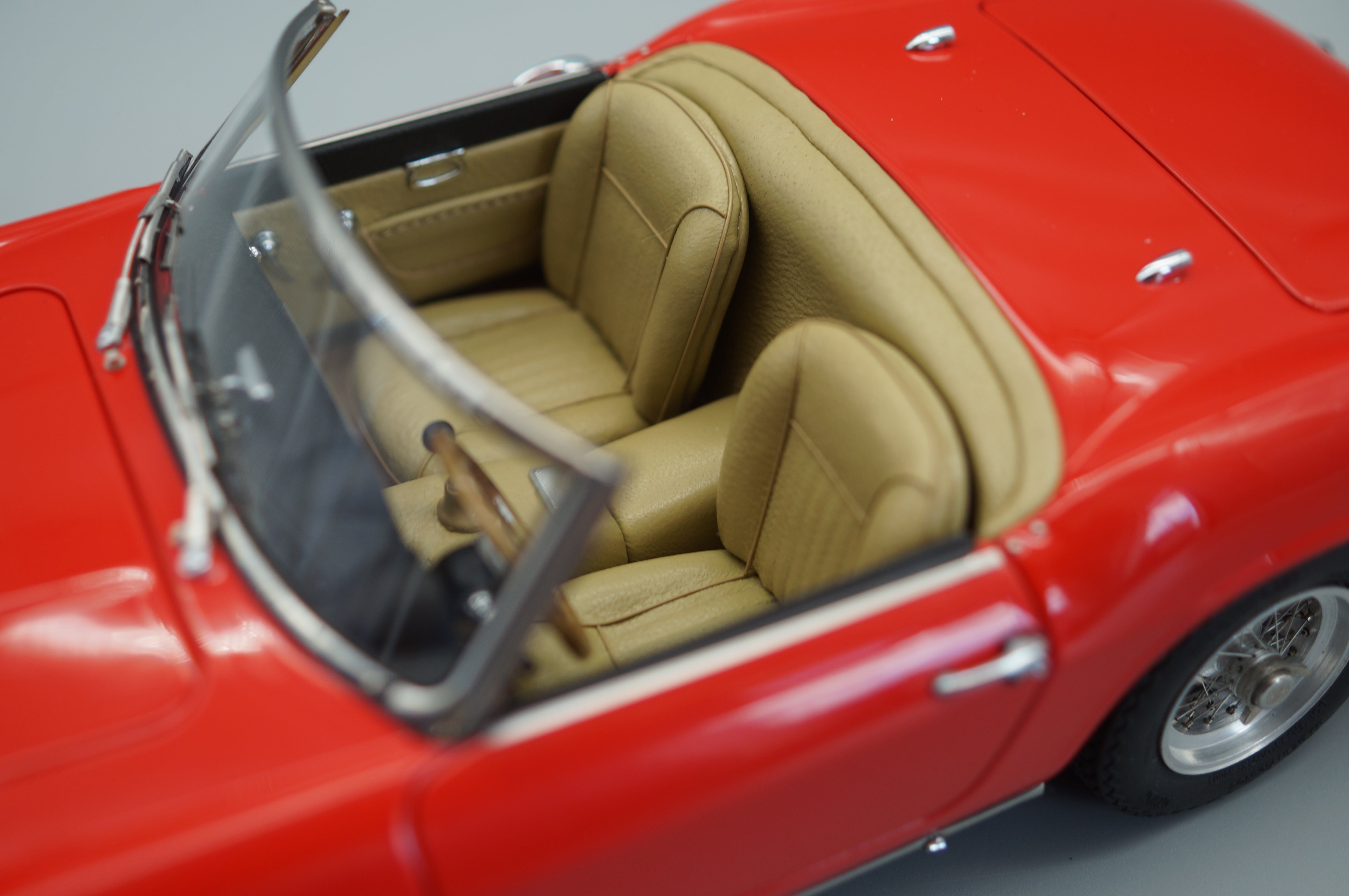 1/18 Ferrari 250 SWB Spyder California 1961 rot #1139 CMC M-091 -pre-owned FH302