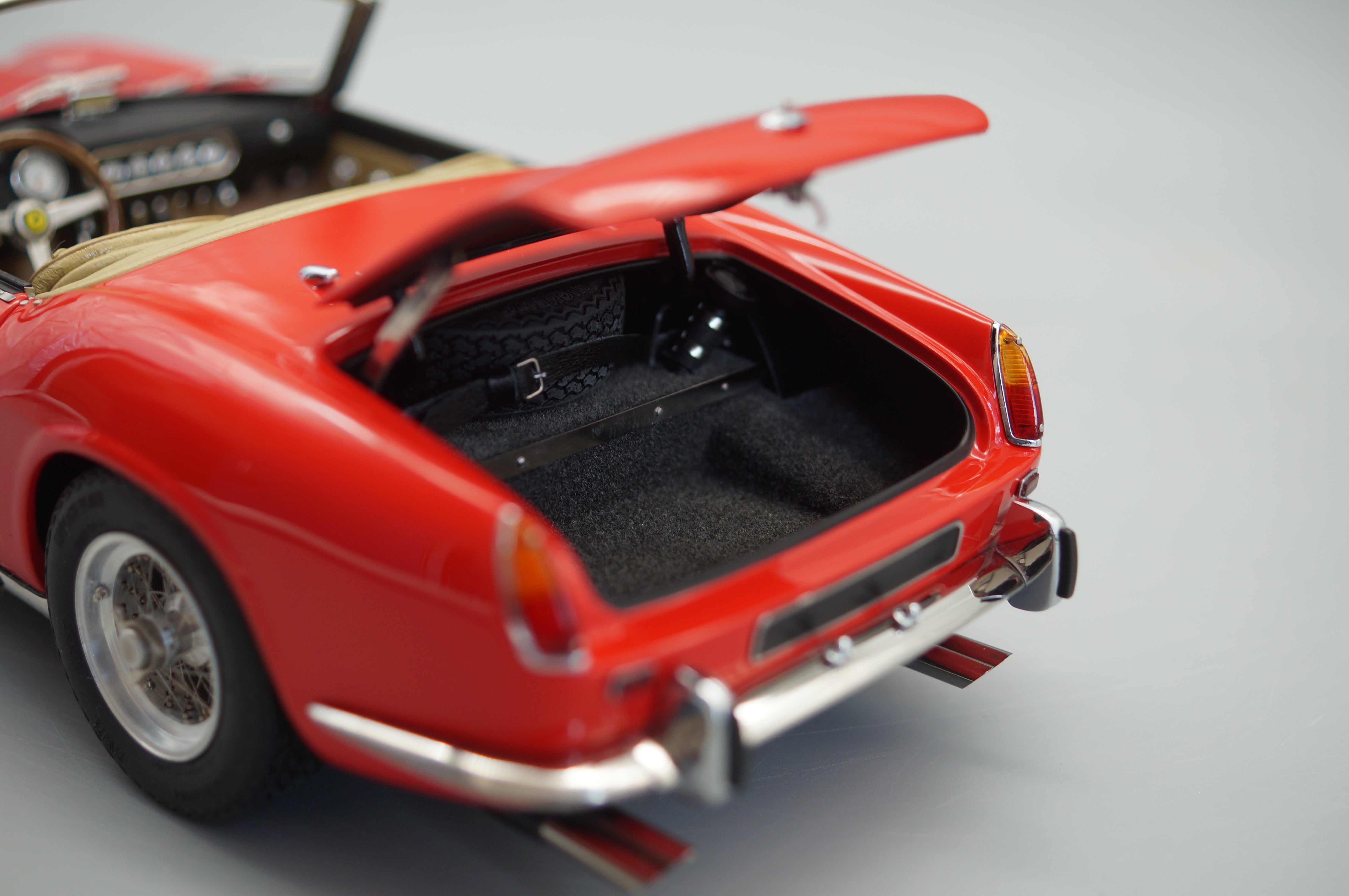 1/18 Ferrari 250 SWB Spyder California 1961 rot #1139 CMC M-091 -pre-owned FH302