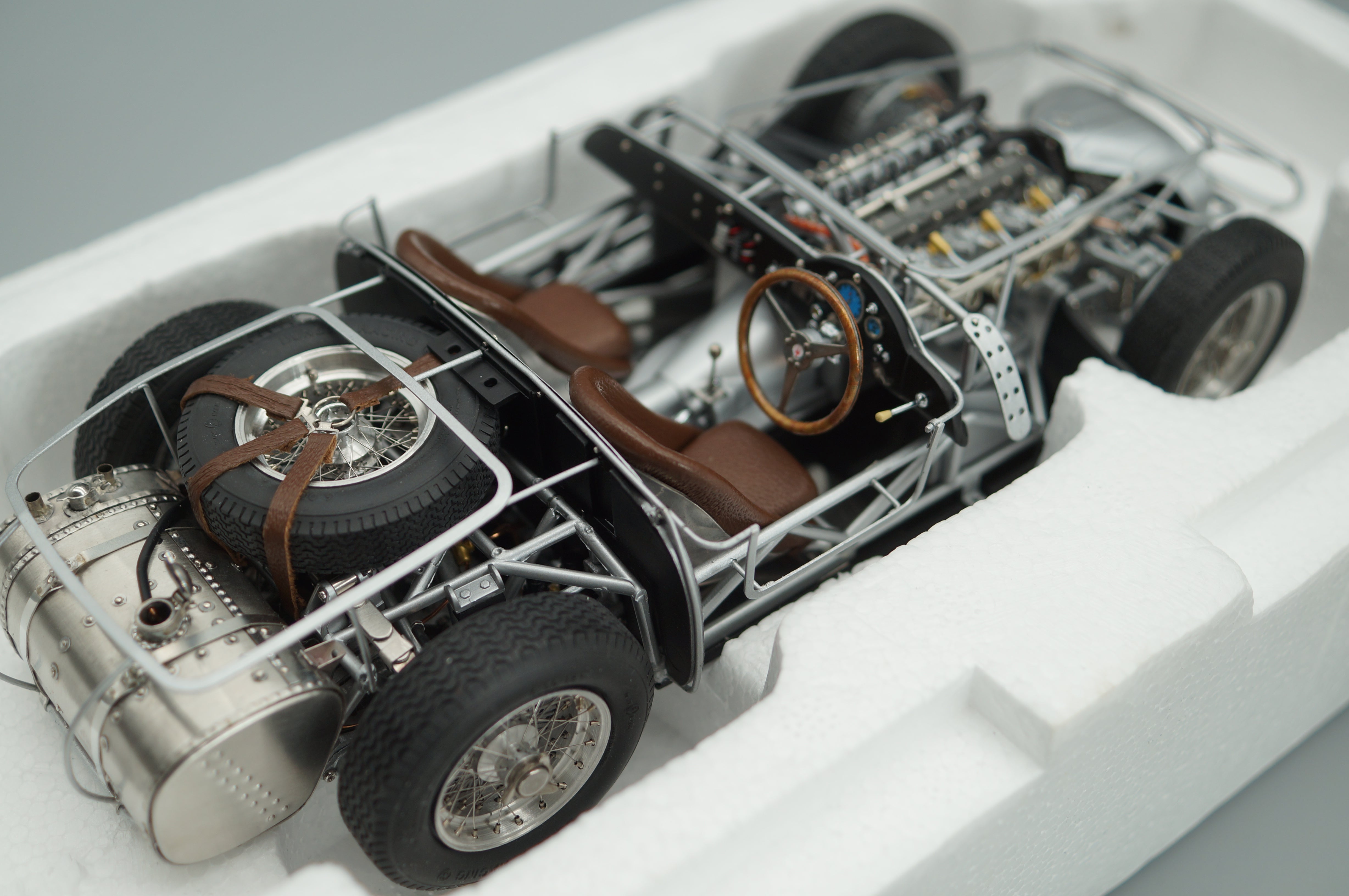 1/18 Maserati 300S Rolling Chassis 1956 CMC M-109 -pre-owned- AA447