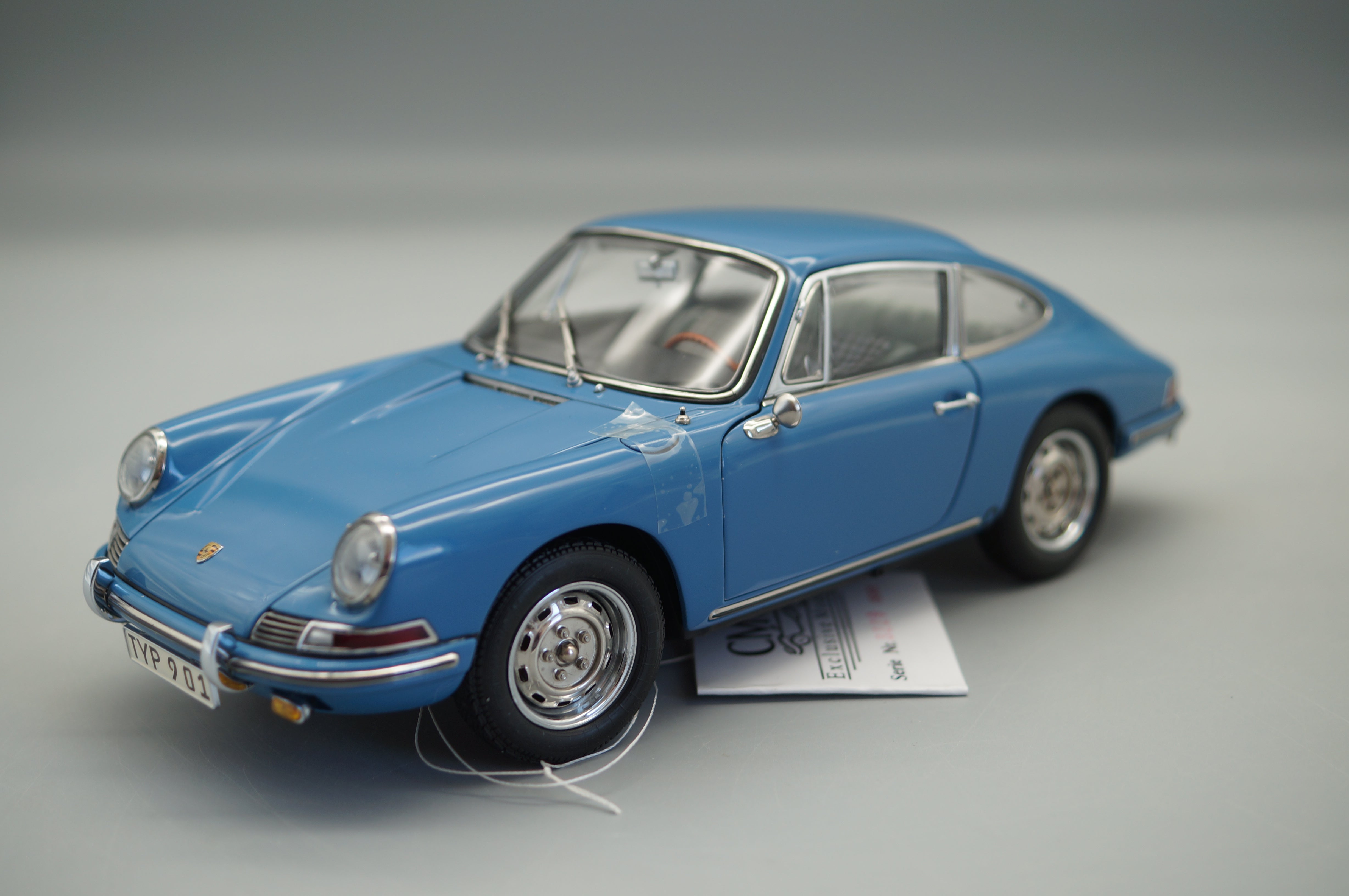 1/18 Porsche 901 Coupe Emailblau #3229 CMC M-067D -PRE-OWNED- FH305