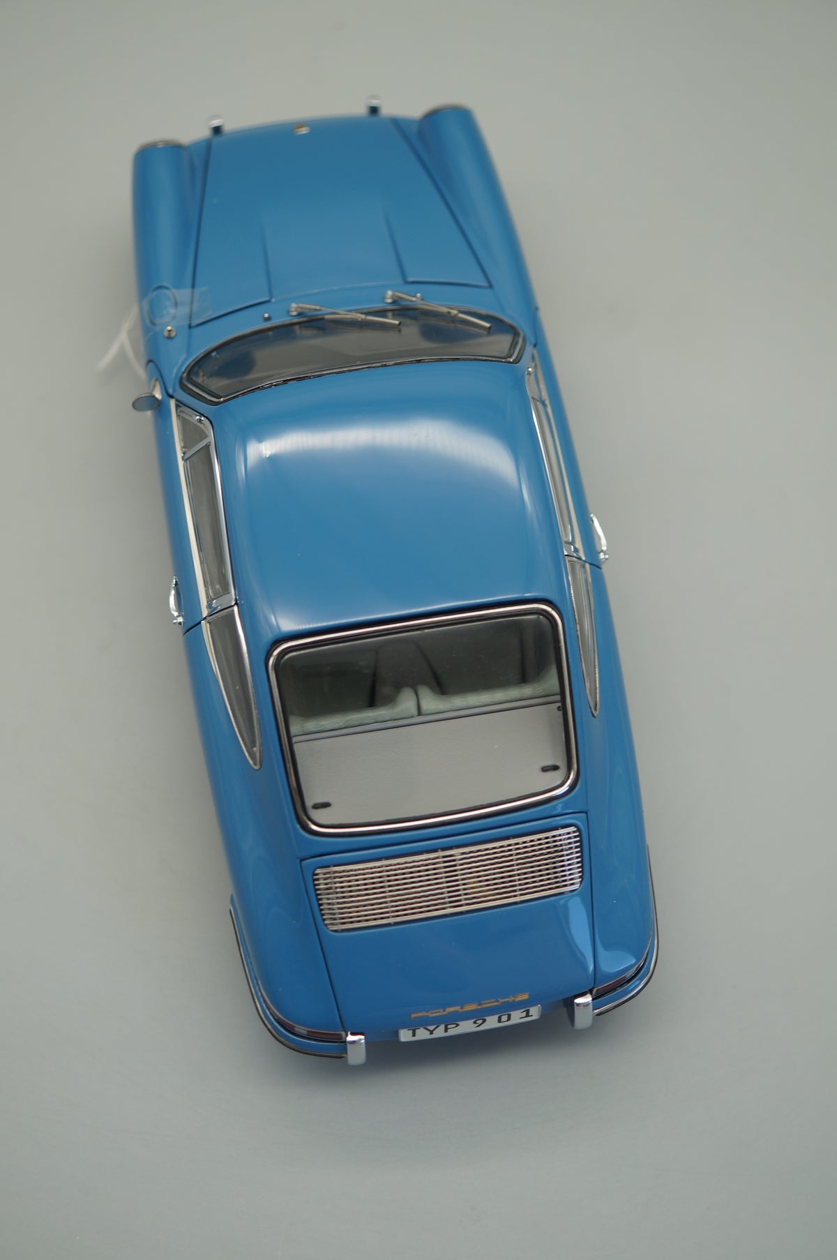 1/18 Porsche 901 Coupe Emailblau #3229 CMC M-067D -PRE-OWNED- FH305