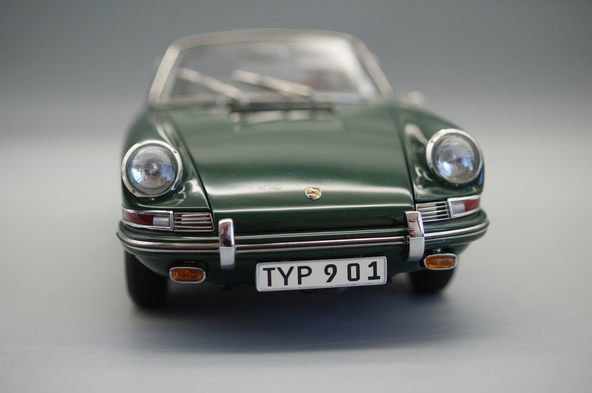 1/18 Porsche 901 Coupe Irish Green #1820/5000 CMC M-067B -pre-owned -FH306