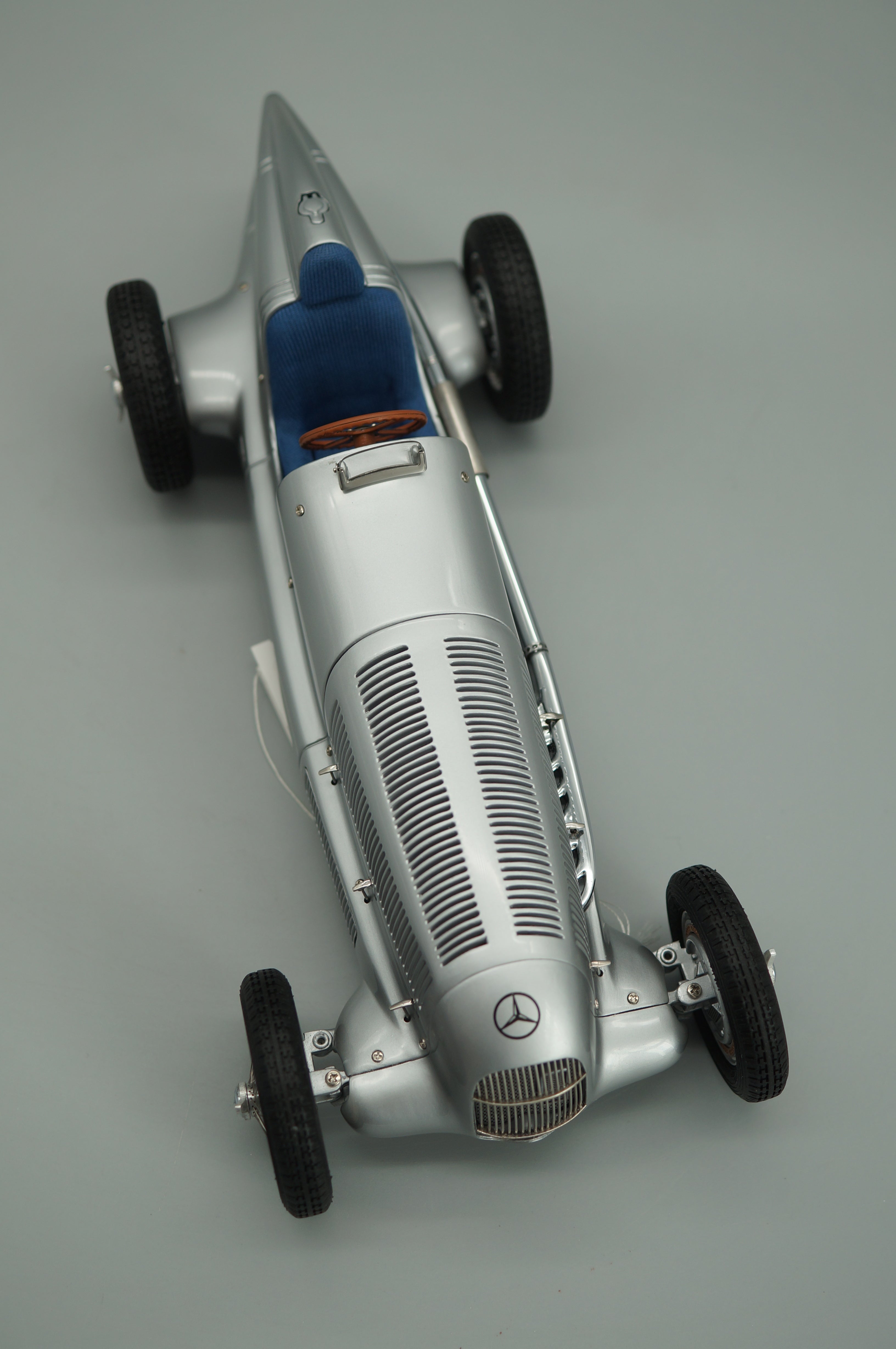 1/18 Mercedes-Benz W25 1934 'Der erste Silberpfeil' CMC M-033 -pre-owned- FH314