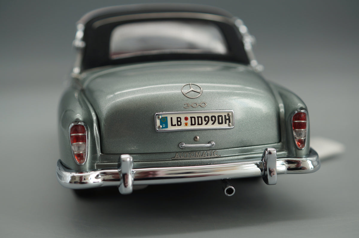 1/24 Mercedes-Benz 300d Adenauer Cabriolet #1256 CMC M-026 -pre-owned -FH316