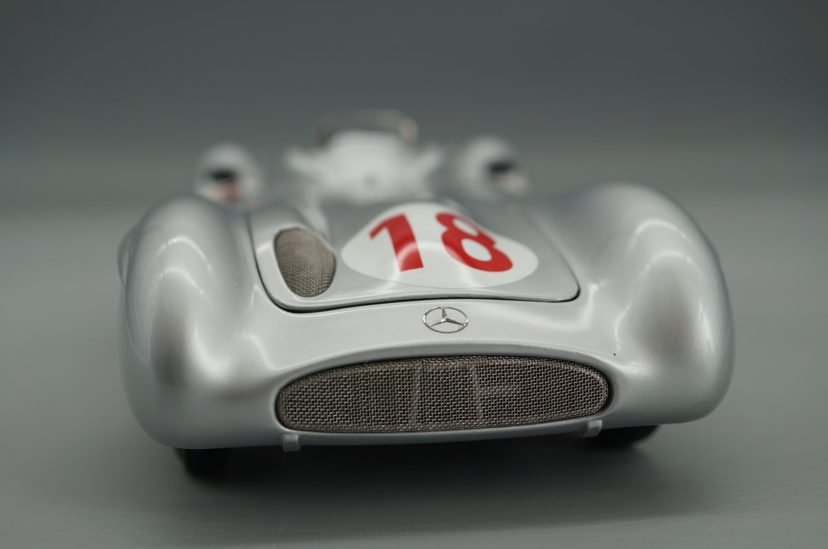 1/18 Mercedes-Benz W196R #18 Juan M. Fangio #4749/5000 CMC M-049 -pre-owned -FH319
