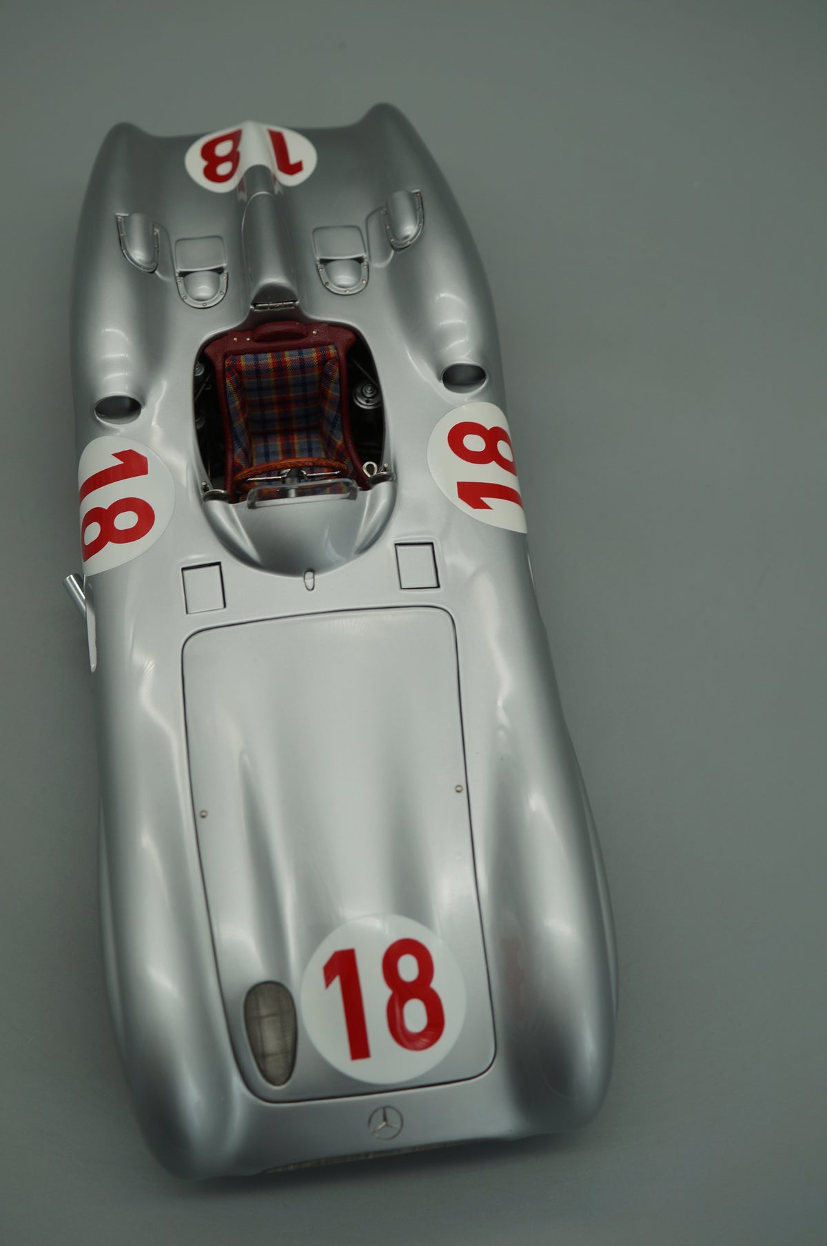 1/18 Mercedes-Benz W196R #18 Juan M. Fangio #4749/5000 CMC M-049 -pre-owned -FH319