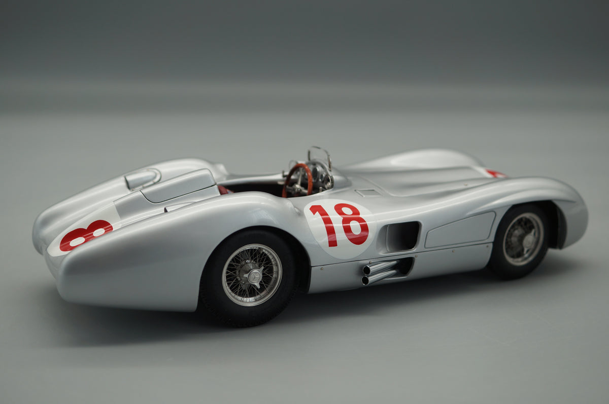 1/18 Mercedes-Benz W196R #18 Juan M. Fangio #4749/5000 CMC M-049 -pre-owned -FH319