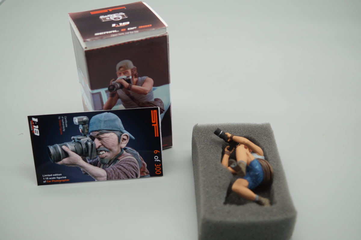 1/18 CAR PHOTOGRAPHER by SF Scale Figures - Handmade - pre-owned