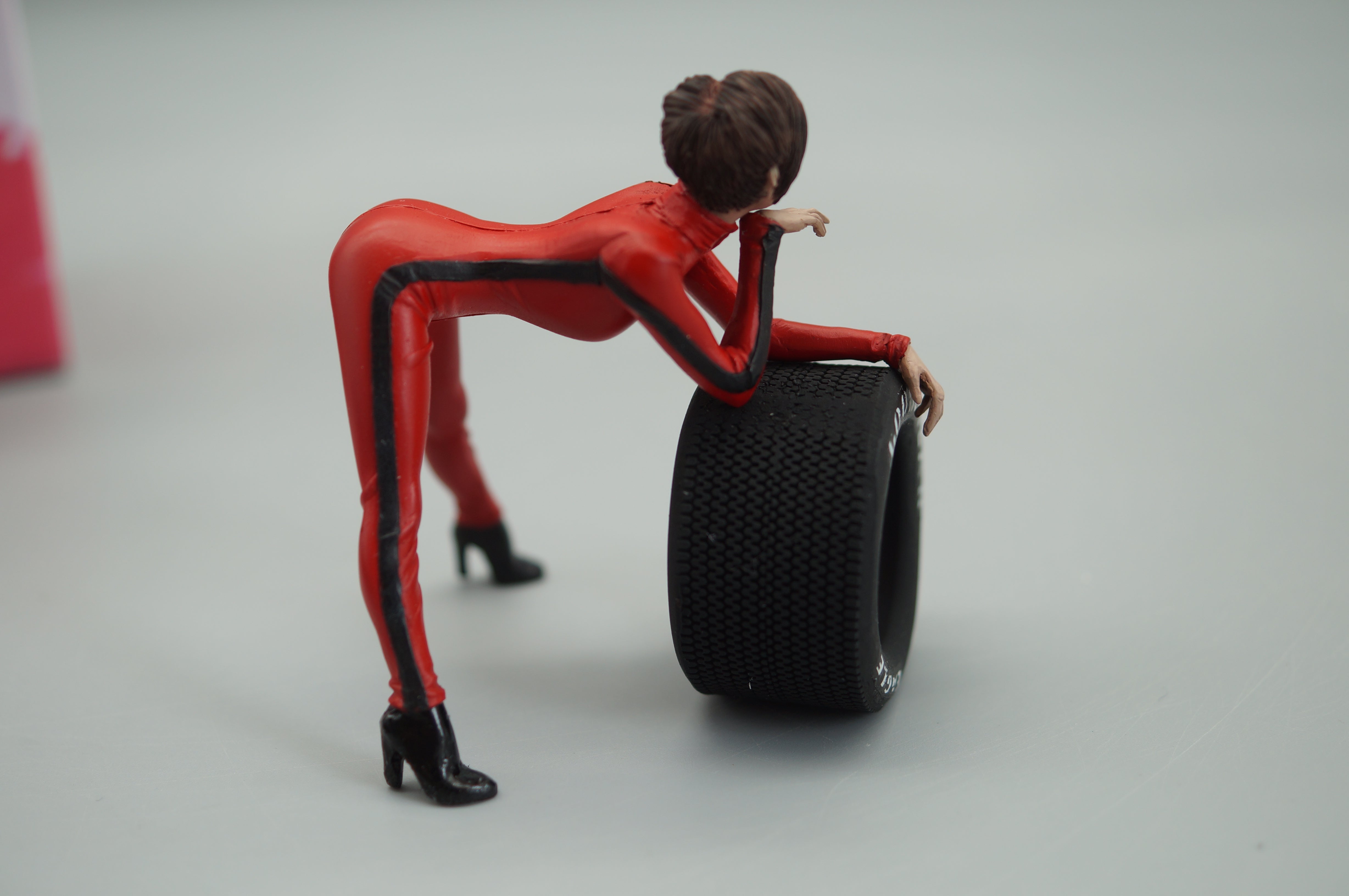1/18 RACING GIRL red dress von SF Scale Figures - Handarbeit - pre-owned