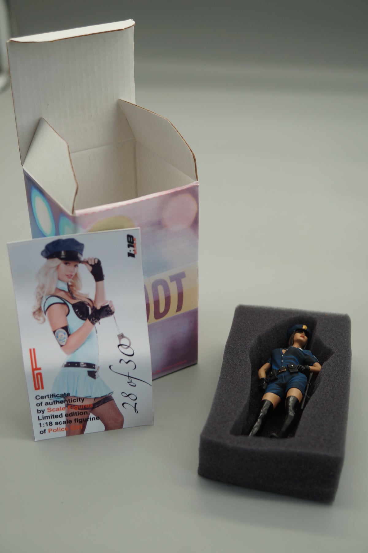 1/18 POLICE GIRL von SF Scale Figures - Handarbeit -pre-owned