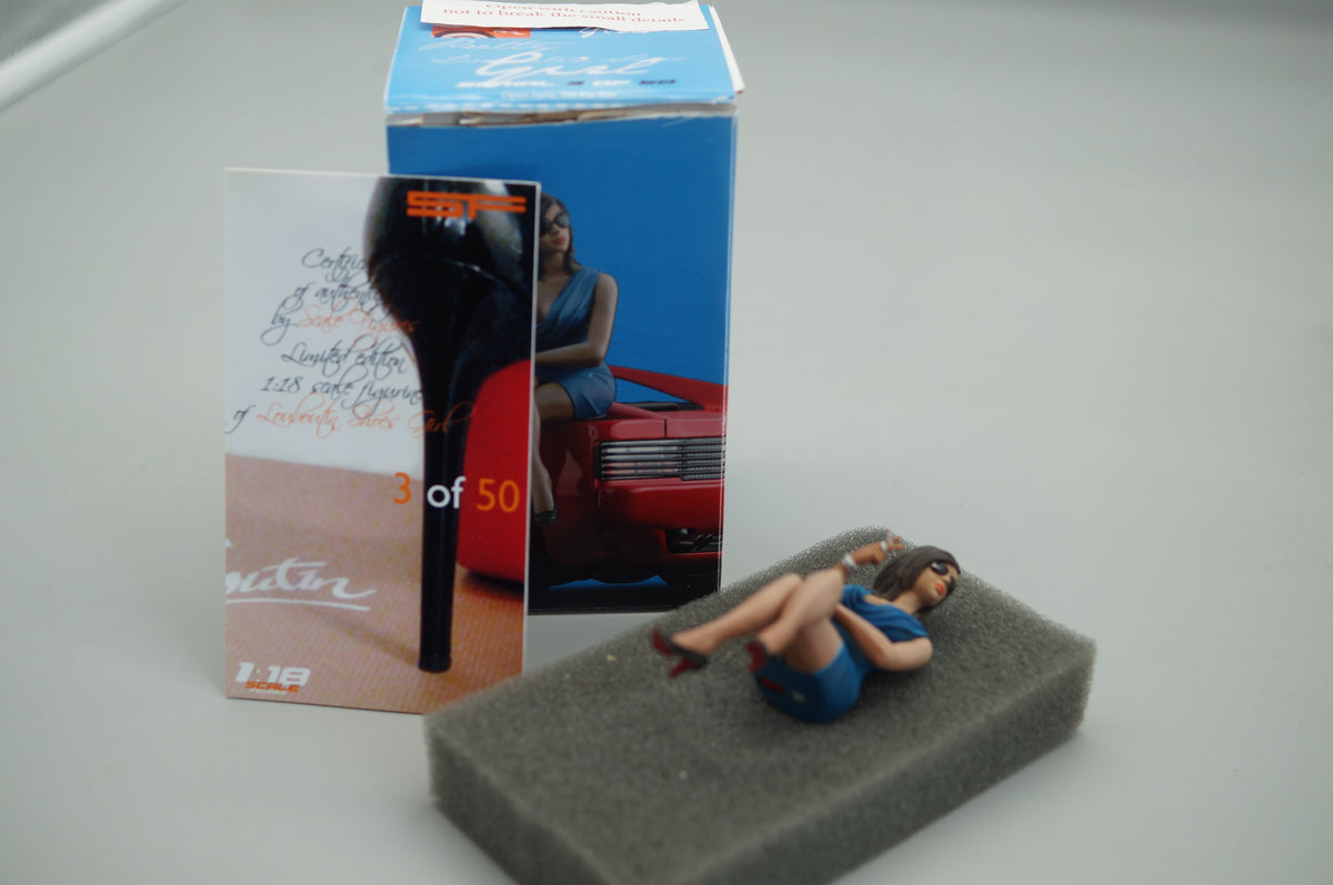 1/18 Girl Sitting Blue Dress von SF Scale Figures #03/50 - Handarbeit - pre-owned