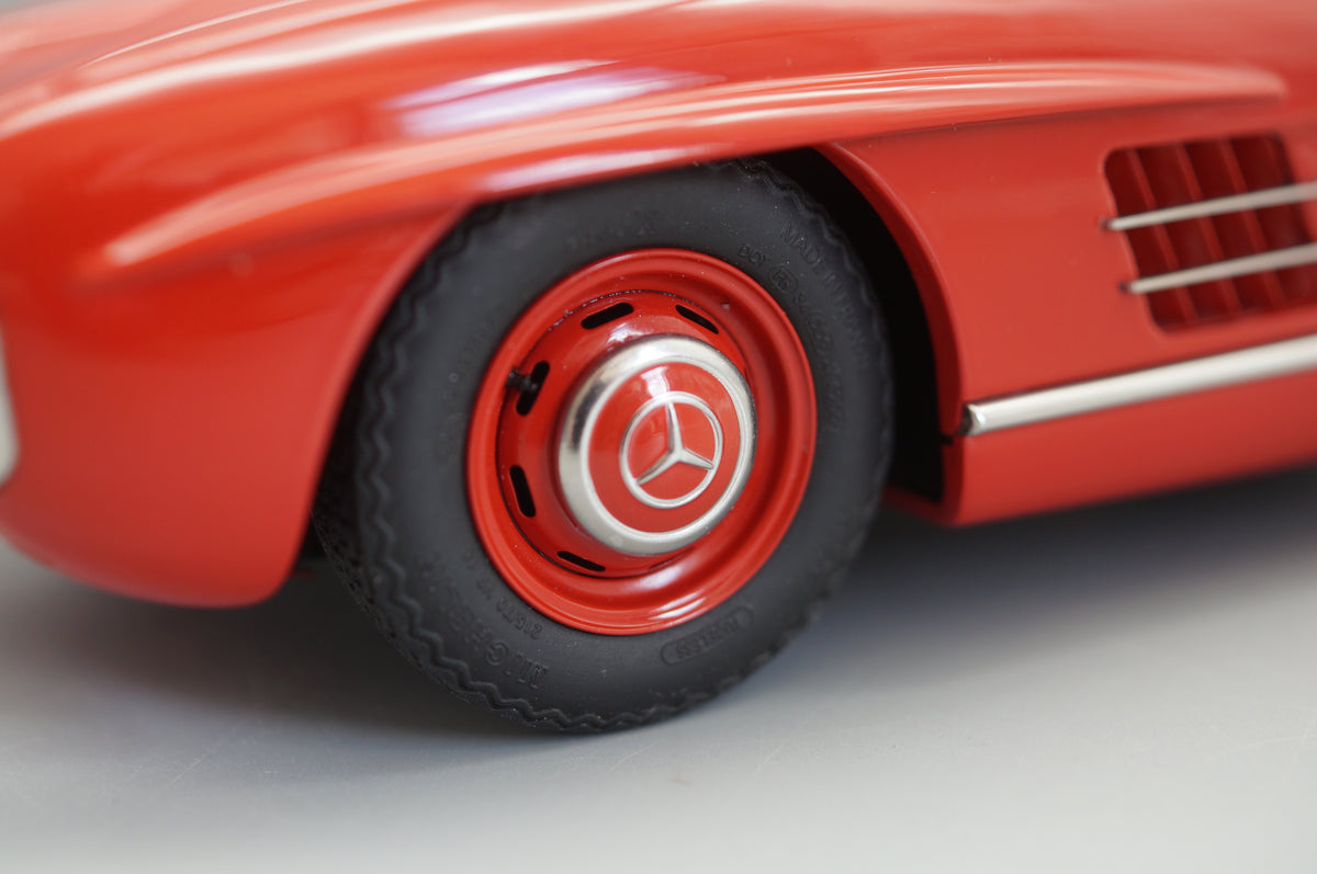 1/18 Mercedes-Benz 300 SL Roadster Rennvariante #4 Sondermodell Classic Gala Schwetzingen CMC M-296