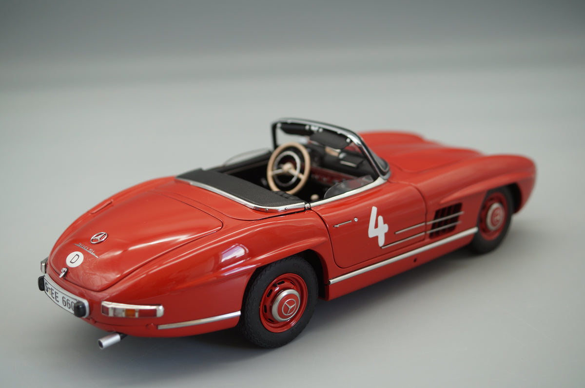 1/18 Mercedes-Benz 300 SL Roadster Rennvariante #4 Sondermodell Classic Gala Schwetzingen CMC M-296