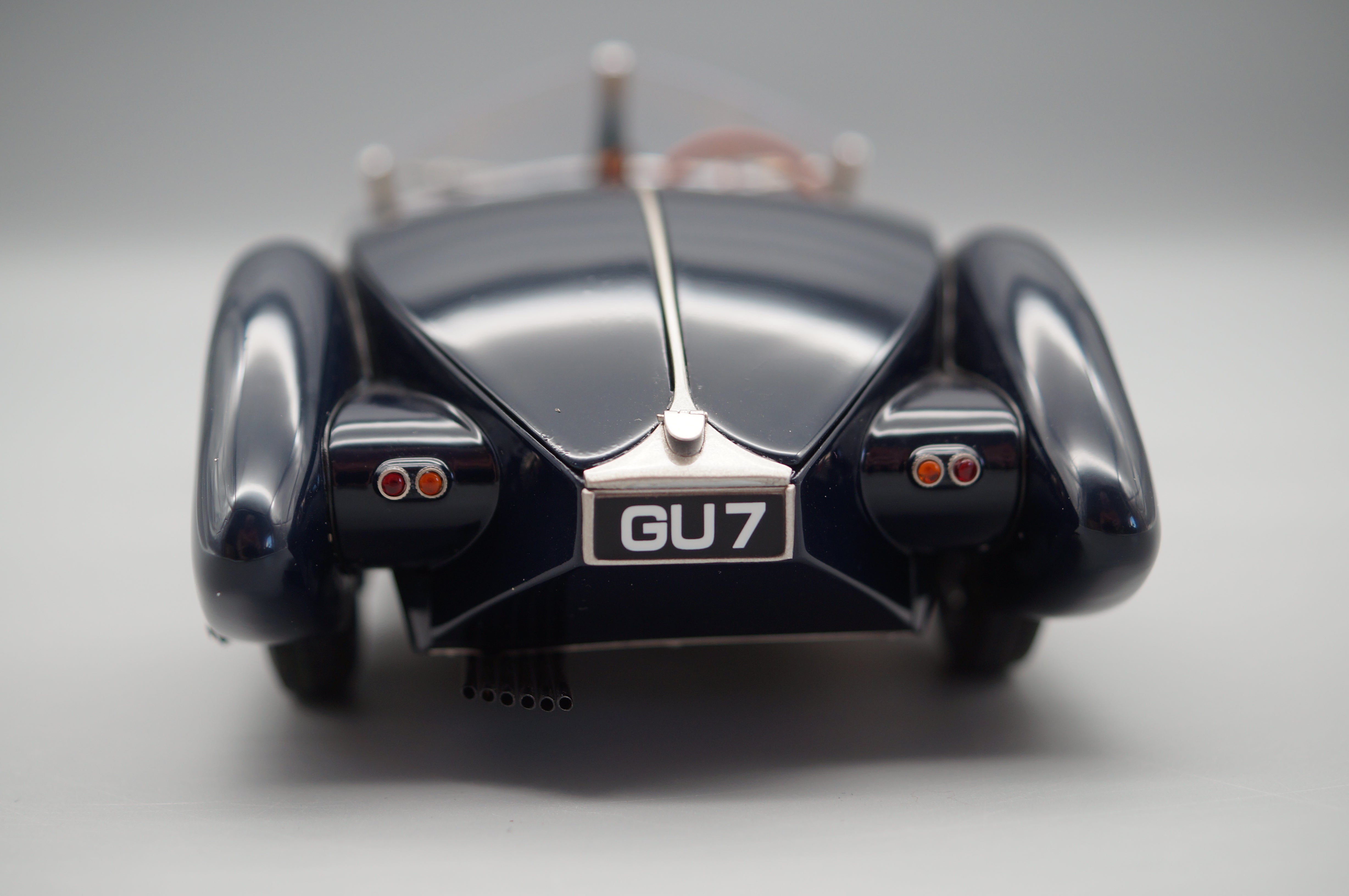 1/18 Bugatti 57 SC Corsica Roadster CMC M-106 -pre-owned- HPRF684