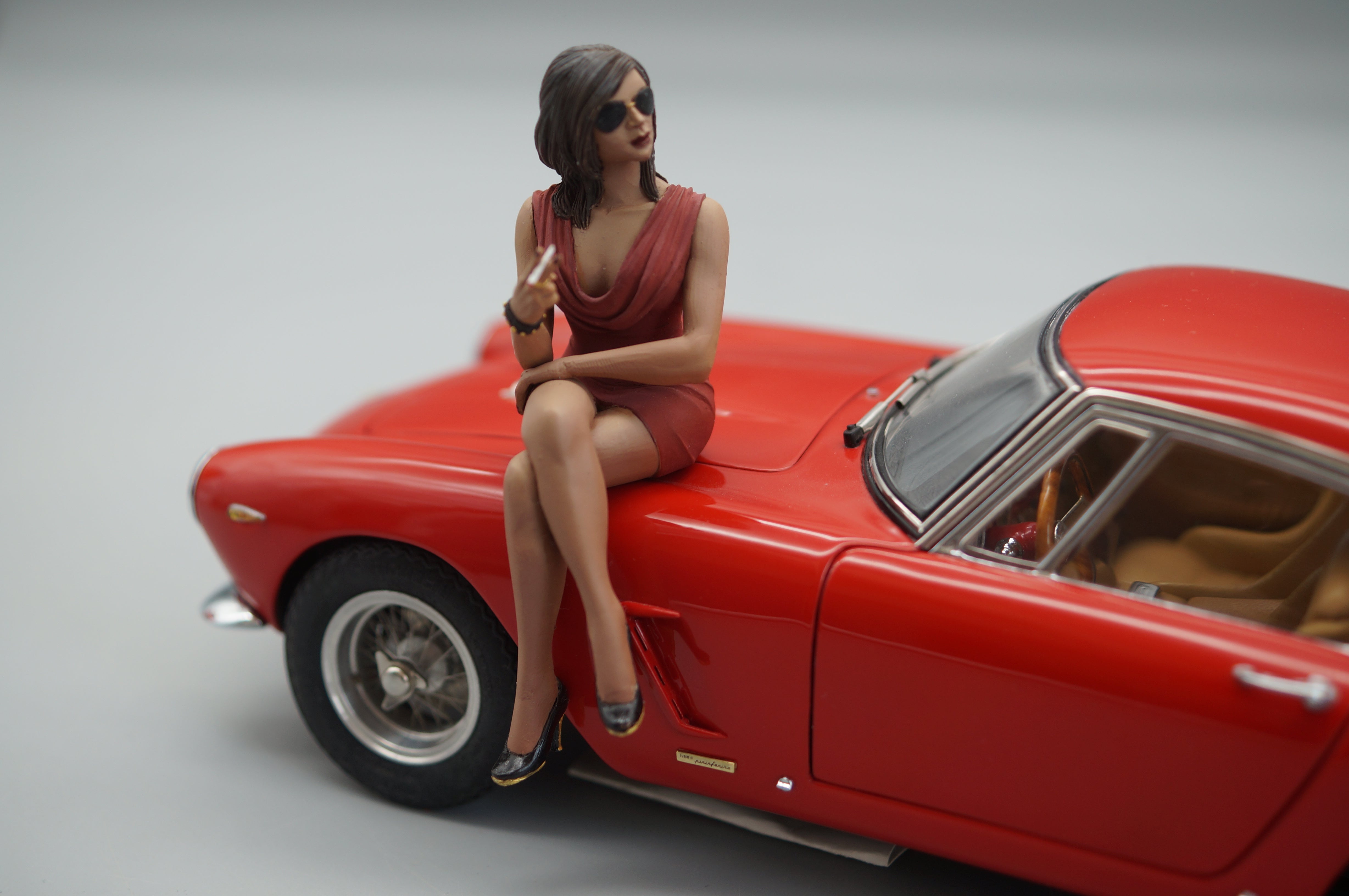 1/18 Smoking Girl red Dress von SF Scale Figures #03/50 - Handarbeit - pre-owned