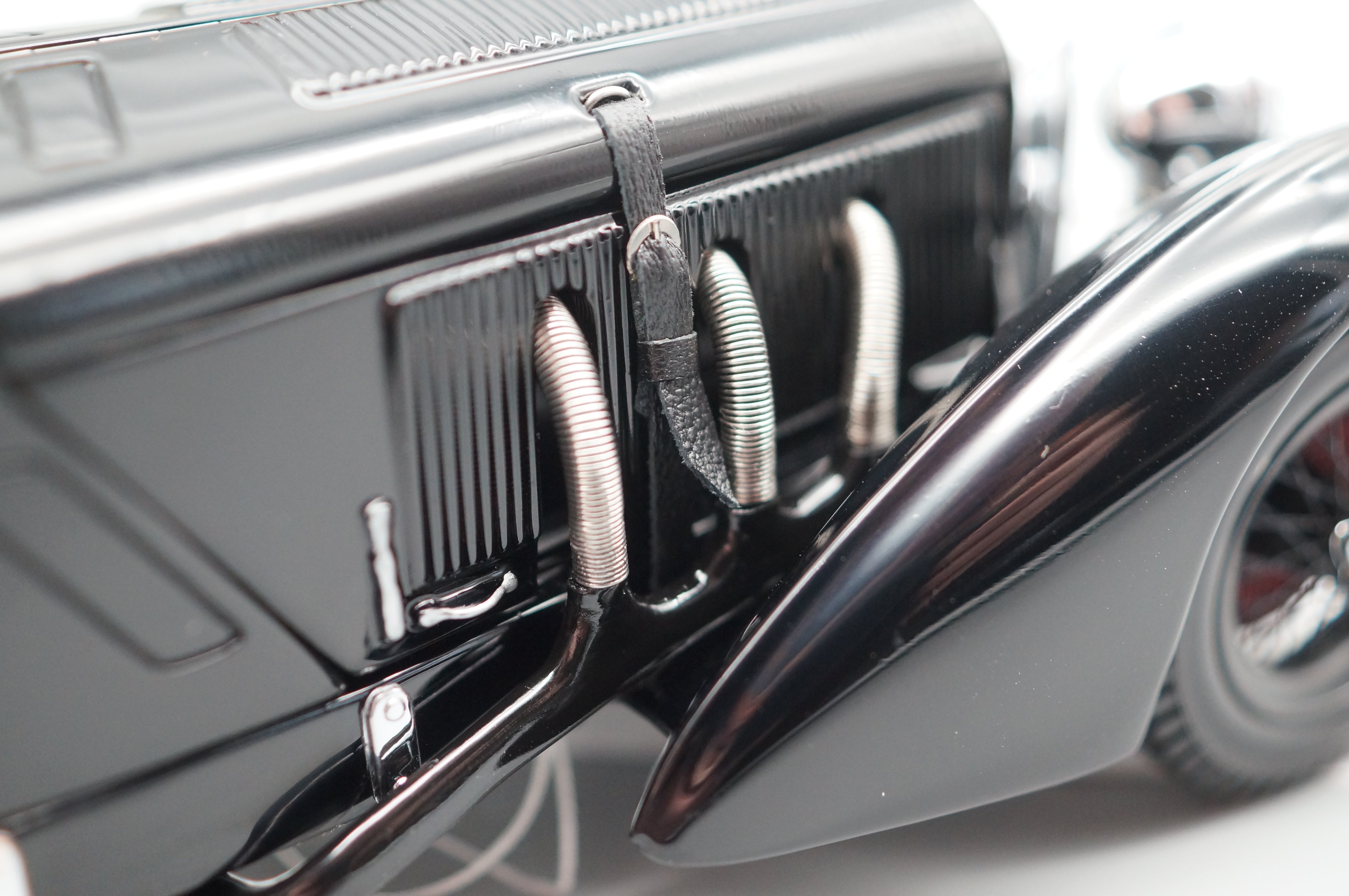 1/24 Mercedes-Benz SSK Trossi 'The Black Prince' CMC M-001 white interior 1/24