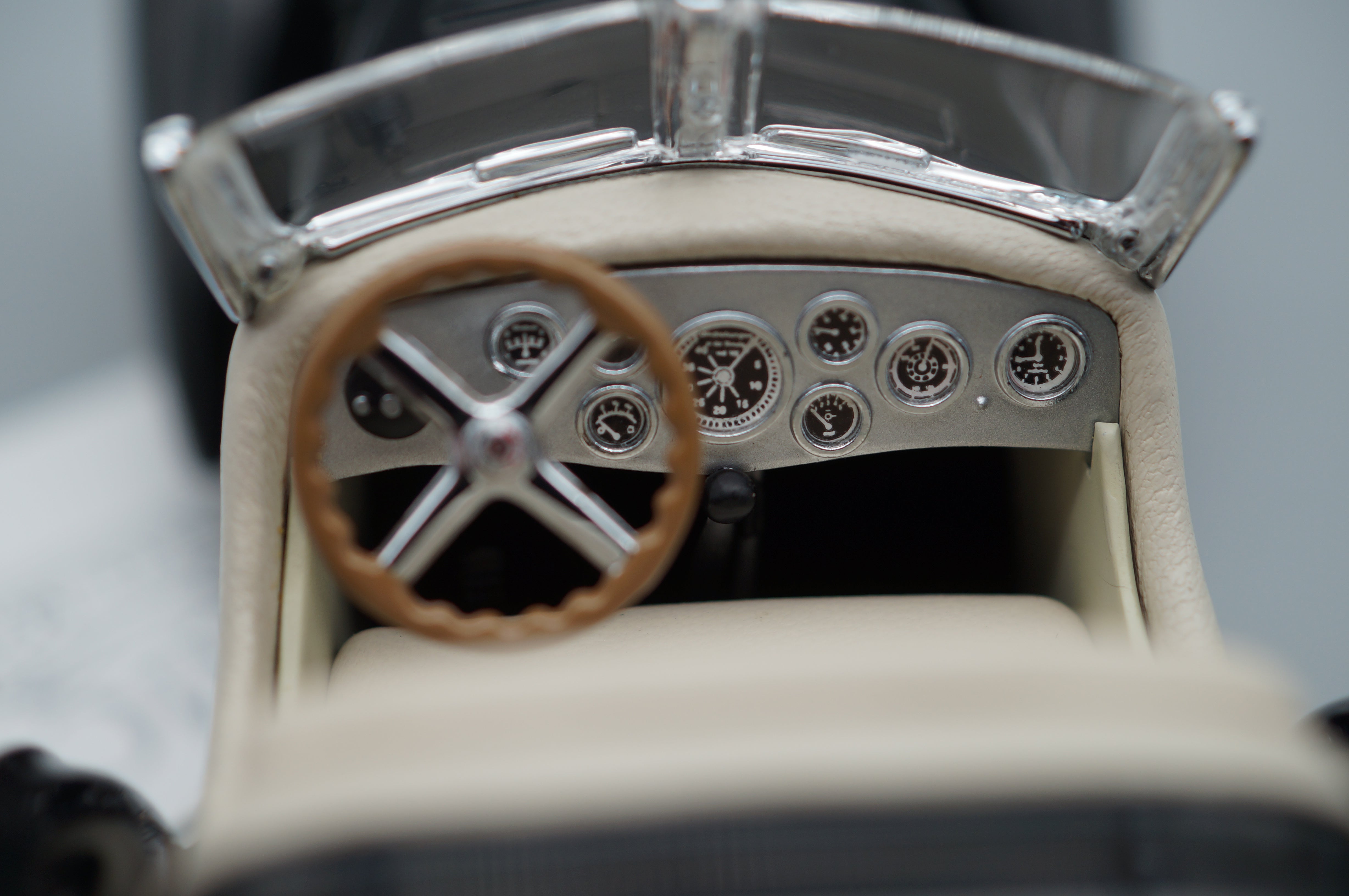 1/24 Mercedes-Benz SSK Trossi 'The Black Prince' CMC M-001 white interior 1/24