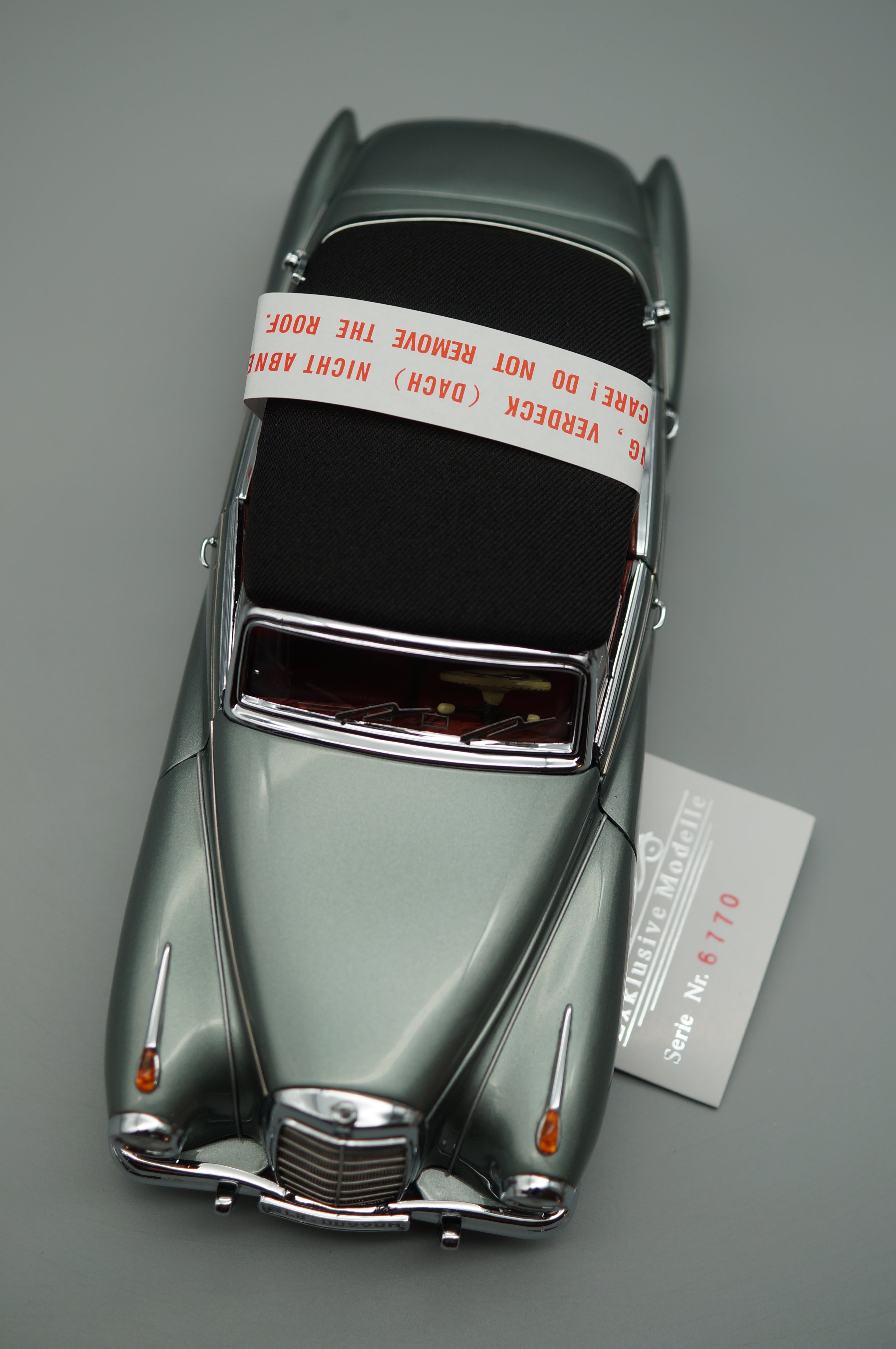 1/24 Mercedes-Benz 300d Cabriolet CMC M-026