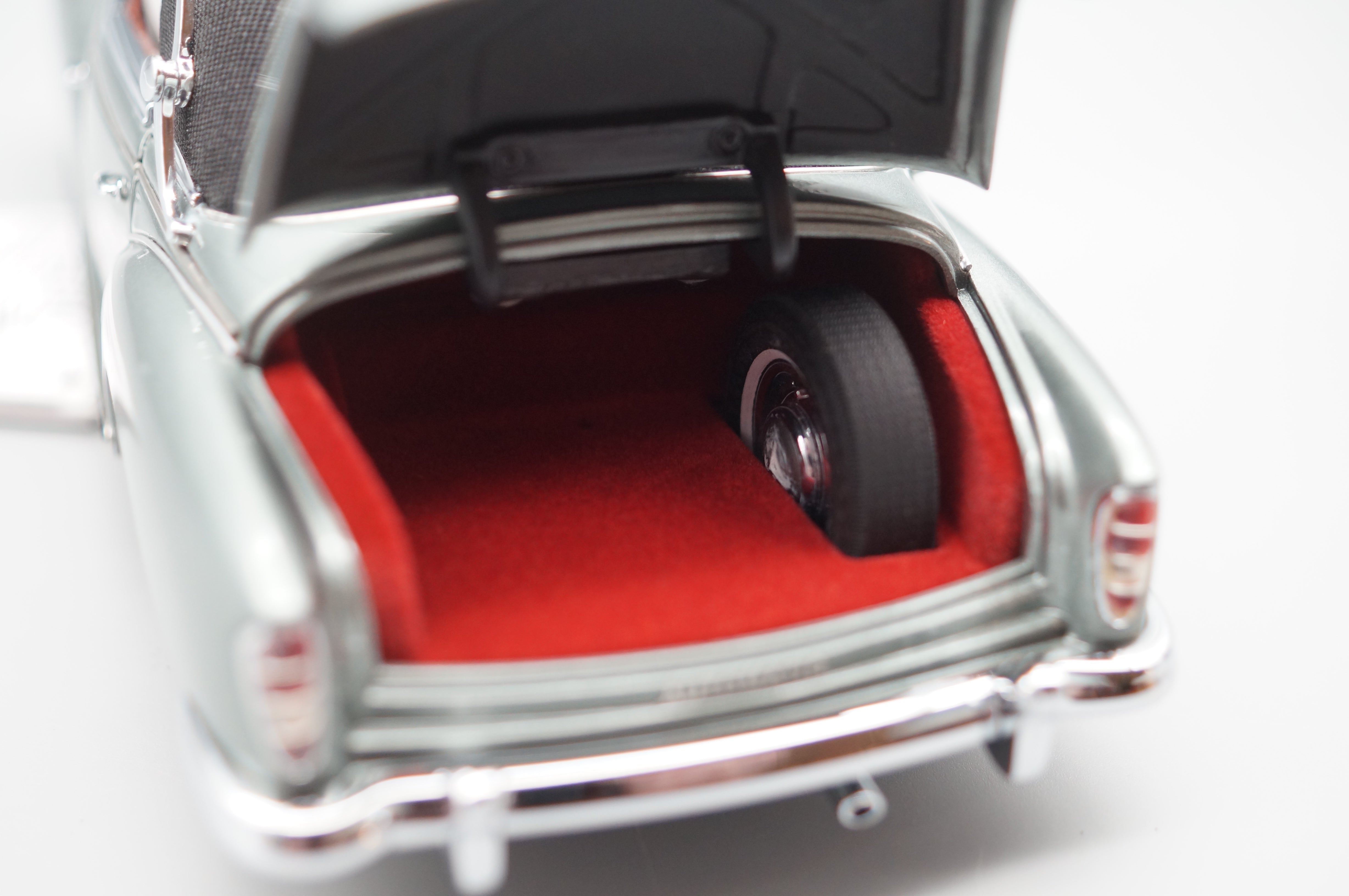 1/24 Mercedes-Benz 300d Cabriolet CMC M-026