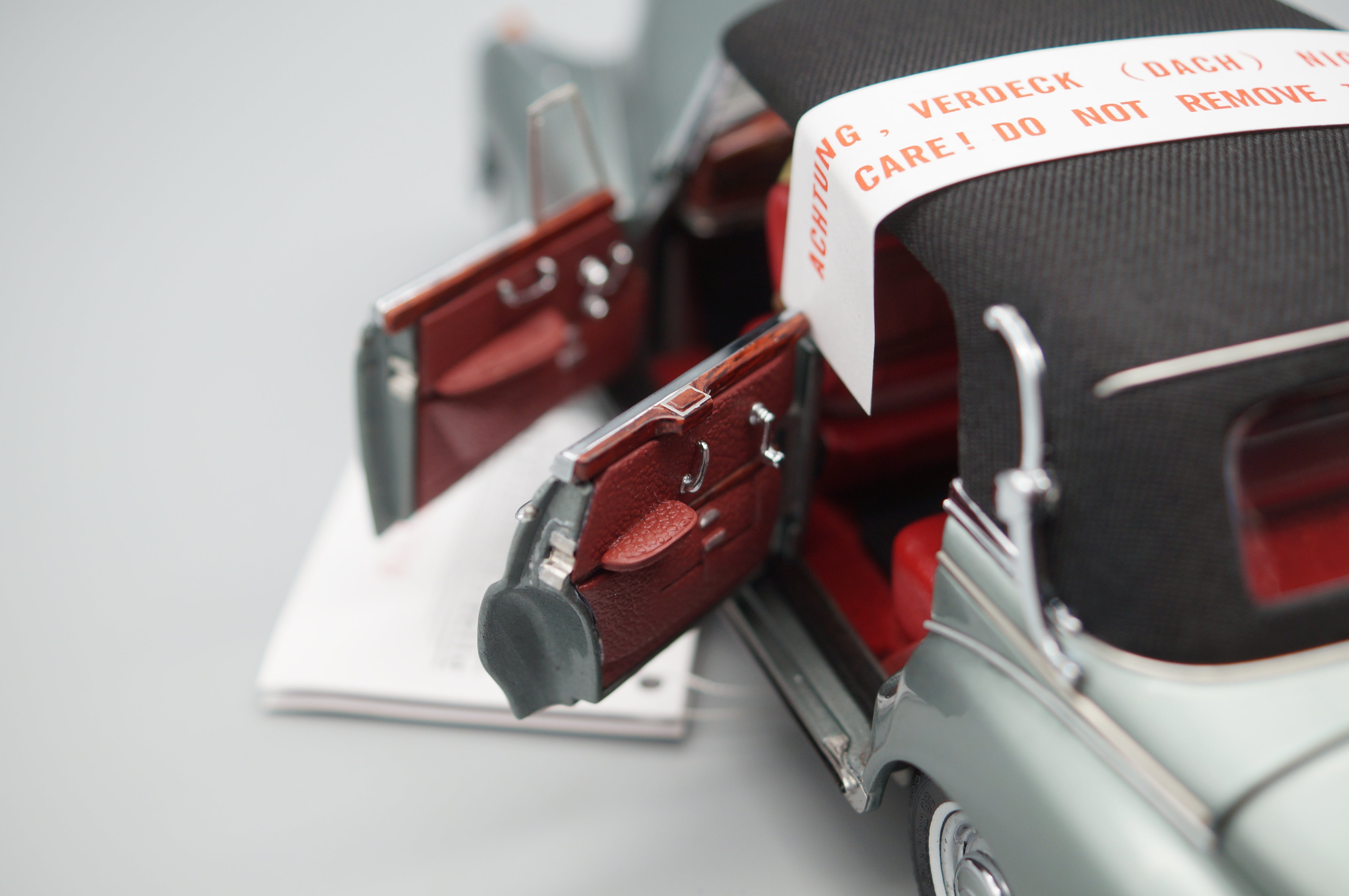 1/24 Mercedes-Benz 300d Cabriolet CMC M-026