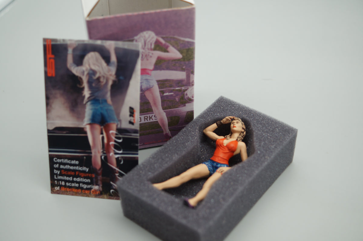 1/18 Girl broken car by SF Scale Figures - Handmade -