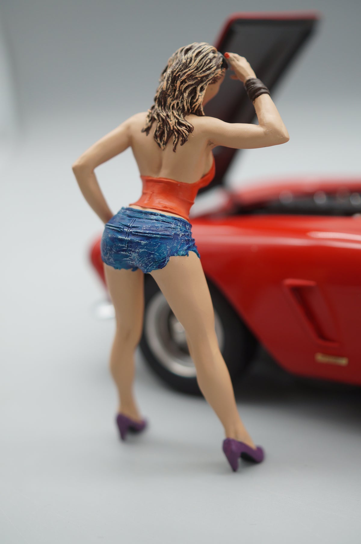 1/18 Girl broken car by SF Scale Figures - Handmade -