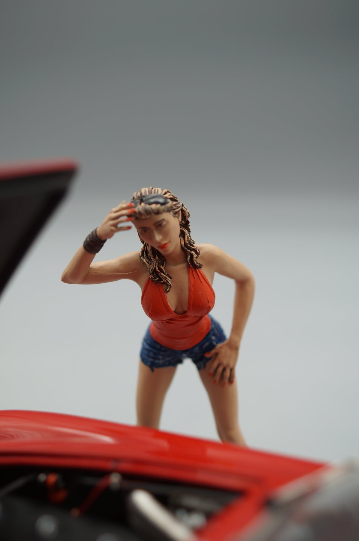 1/18 Girl broken car by SF Scale Figures - Handmade -